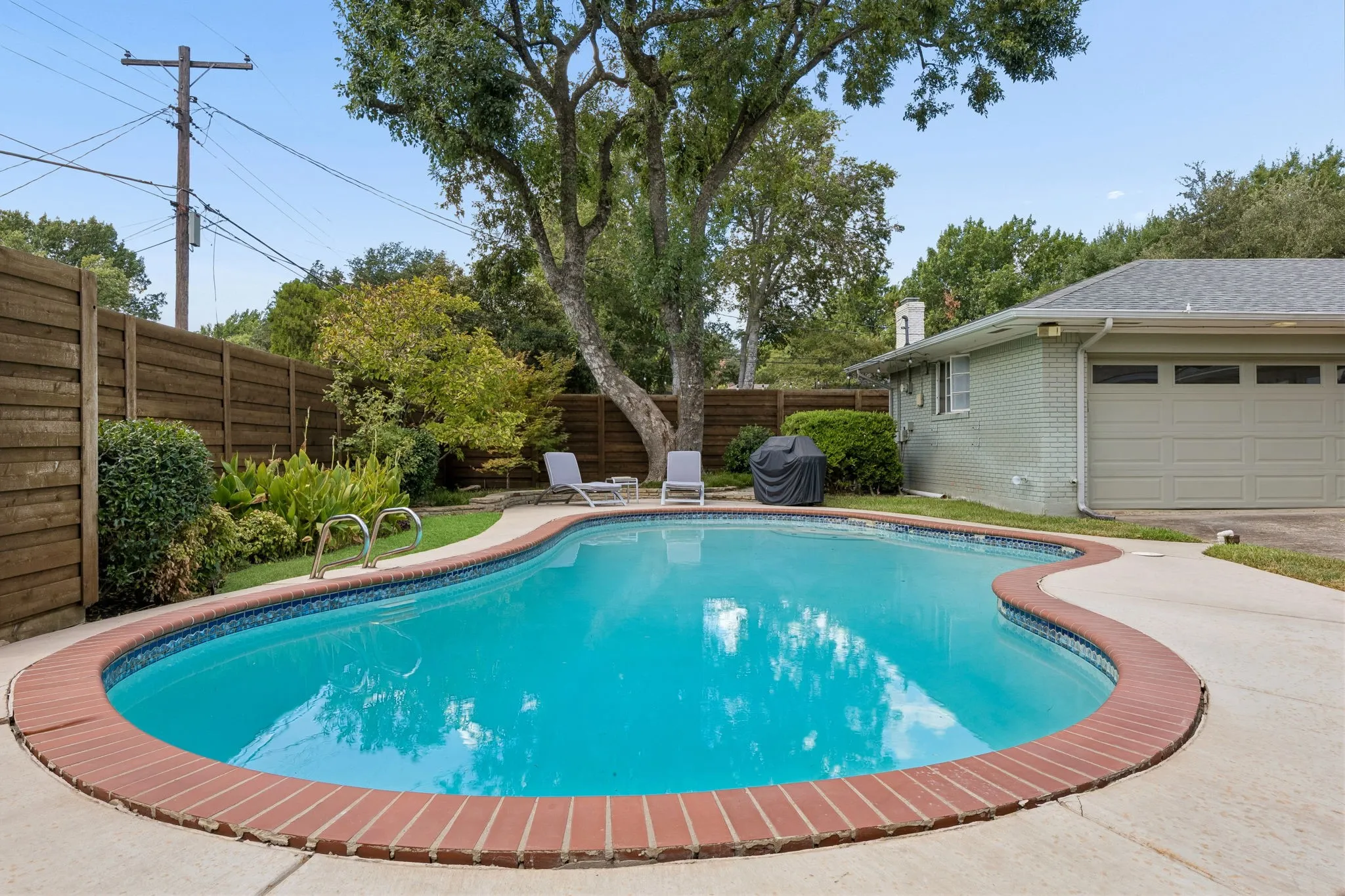 Single Family Residence For Sale in Dallas County , 1209 Spruce Drive, Richardson, Texas 75080, 3 Bedroom, 3 Bathroom, 2 Garage spaces, 1,801 Sqft, built in 1959, mls#21386008, Real Estate Agent in Richardson, Homes For Sale in Dallas county, Homes For Sale in Richardson, Realtor in Richardson Texas, Real Estate Brokerage Independent Realty Texas, Luminita Cordes Realtor
