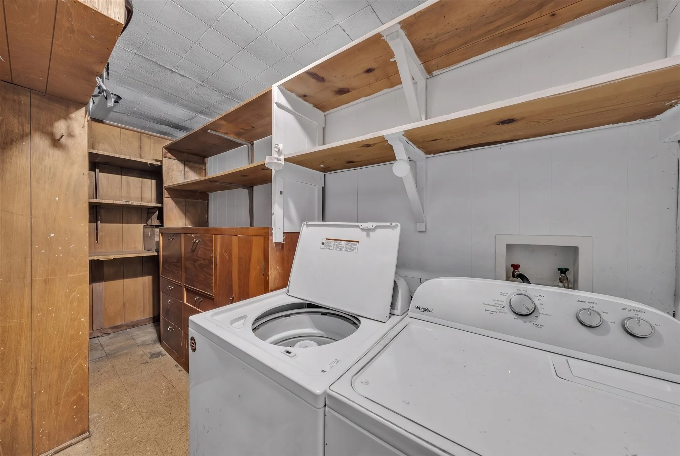 Single Family Residence For Sale in Tarrant County , 2309 Maryel Drive, Fort Worth, Texas 76112, 3 Bedroom, 2 Bathroom, 2 Garage spaces, 1,688 Sqft, built in 1951, mls#21386936, Real Estate Agent in Fort Worth, Homes For Sale in Tarrant county, Homes For Sale in Fort Worth, Realtor in Fort Worth Texas, Real Estate Brokerage Independent Realty Texas, Luminita Cordes Realtor