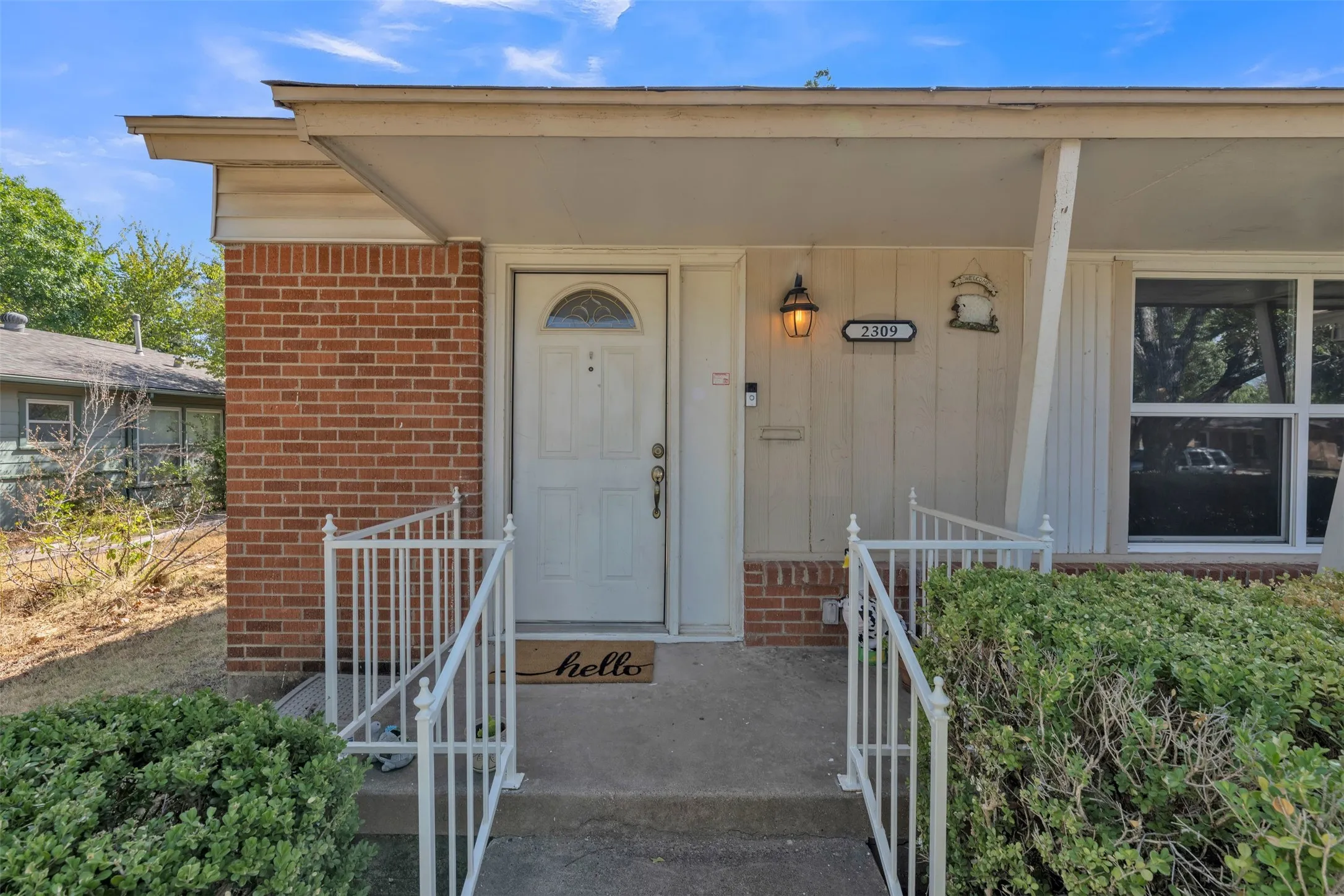 Single Family Residence For Sale in Tarrant County , 2309 Maryel Drive, Fort Worth, Texas 76112, 3 Bedroom, 2 Bathroom, 2 Garage spaces, 1,688 Sqft, built in 1951, mls#21386936, Real Estate Agent in Fort Worth, Homes For Sale in Tarrant county, Homes For Sale in Fort Worth, Realtor in Fort Worth Texas, Real Estate Brokerage Independent Realty Texas, Luminita Cordes Realtor