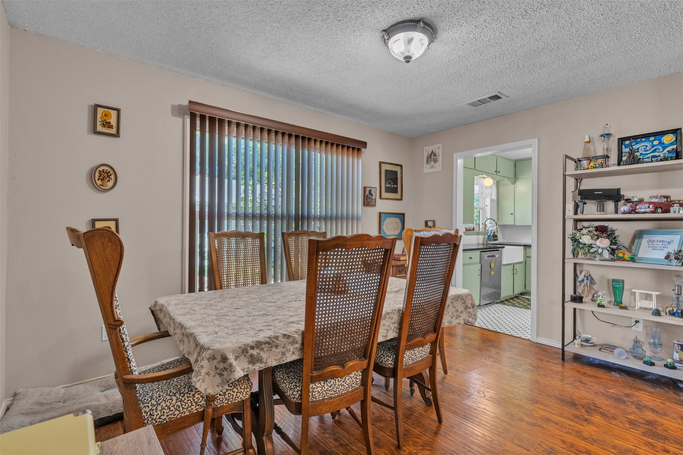 Single Family Residence For Sale in Tarrant County , 2309 Maryel Drive, Fort Worth, Texas 76112, 3 Bedroom, 2 Bathroom, 2 Garage spaces, 1,688 Sqft, built in 1951, mls#21386936, Real Estate Agent in Fort Worth, Homes For Sale in Tarrant county, Homes For Sale in Fort Worth, Realtor in Fort Worth Texas, Real Estate Brokerage Independent Realty Texas, Luminita Cordes Realtor