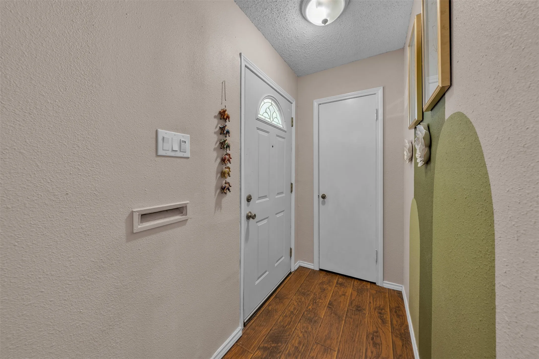 Single Family Residence For Sale in Tarrant County , 2309 Maryel Drive, Fort Worth, Texas 76112, 3 Bedroom, 2 Bathroom, 2 Garage spaces, 1,688 Sqft, built in 1951, mls#21386936, Real Estate Agent in Fort Worth, Homes For Sale in Tarrant county, Homes For Sale in Fort Worth, Realtor in Fort Worth Texas, Real Estate Brokerage Independent Realty Texas, Luminita Cordes Realtor