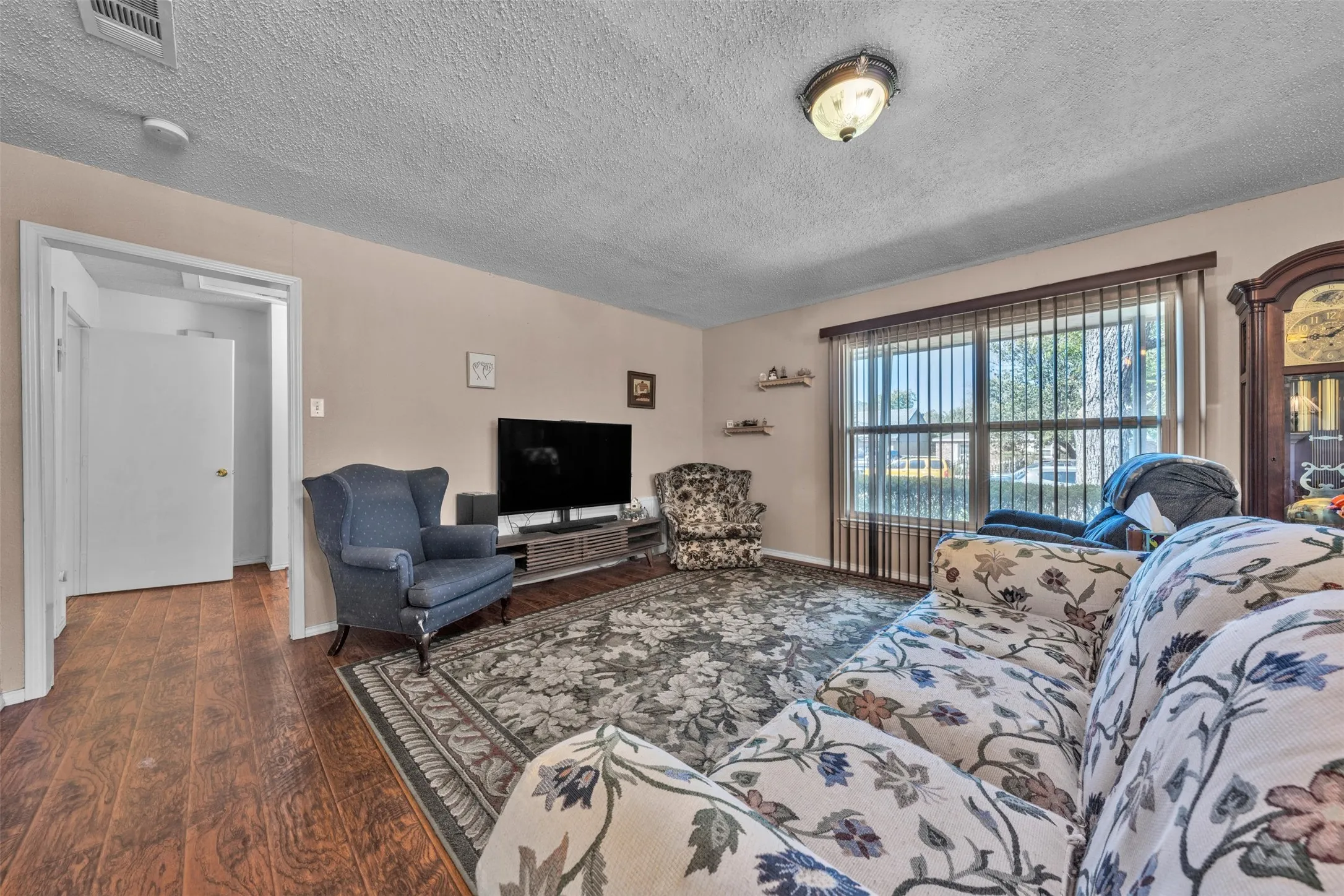Single Family Residence For Sale in Tarrant County , 2309 Maryel Drive, Fort Worth, Texas 76112, 3 Bedroom, 2 Bathroom, 2 Garage spaces, 1,688 Sqft, built in 1951, mls#21386936, Real Estate Agent in Fort Worth, Homes For Sale in Tarrant county, Homes For Sale in Fort Worth, Realtor in Fort Worth Texas, Real Estate Brokerage Independent Realty Texas, Luminita Cordes Realtor