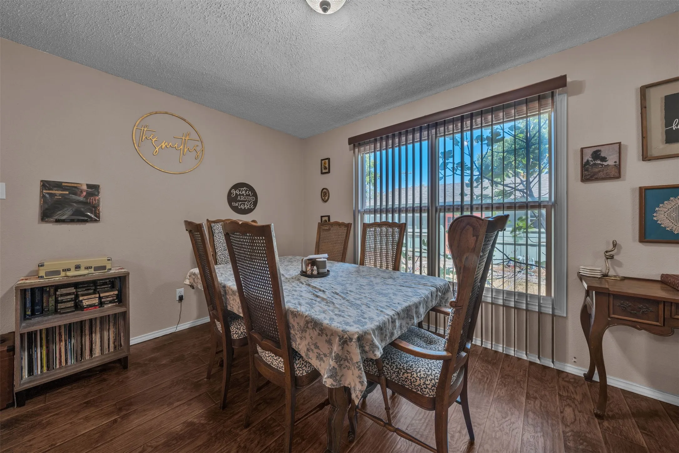 Single Family Residence For Sale in Tarrant County , 2309 Maryel Drive, Fort Worth, Texas 76112, 3 Bedroom, 2 Bathroom, 2 Garage spaces, 1,688 Sqft, built in 1951, mls#21386936, Real Estate Agent in Fort Worth, Homes For Sale in Tarrant county, Homes For Sale in Fort Worth, Realtor in Fort Worth Texas, Real Estate Brokerage Independent Realty Texas, Luminita Cordes Realtor