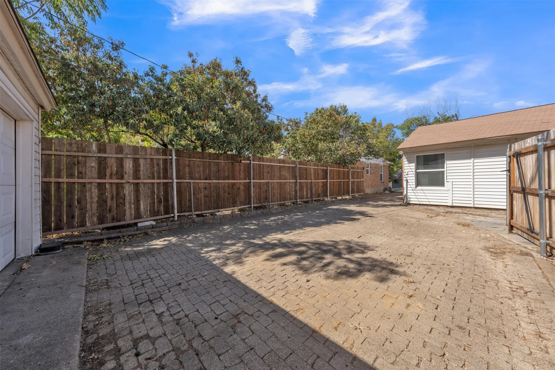 Single Family Residence For Sale in Tarrant County , 2309 Maryel Drive, Fort Worth, Texas 76112, 3 Bedroom, 2 Bathroom, 2 Garage spaces, 1,688 Sqft, built in 1951, mls#21386936, Real Estate Agent in Fort Worth, Homes For Sale in Tarrant county, Homes For Sale in Fort Worth, Realtor in Fort Worth Texas, Real Estate Brokerage Independent Realty Texas, Luminita Cordes Realtor