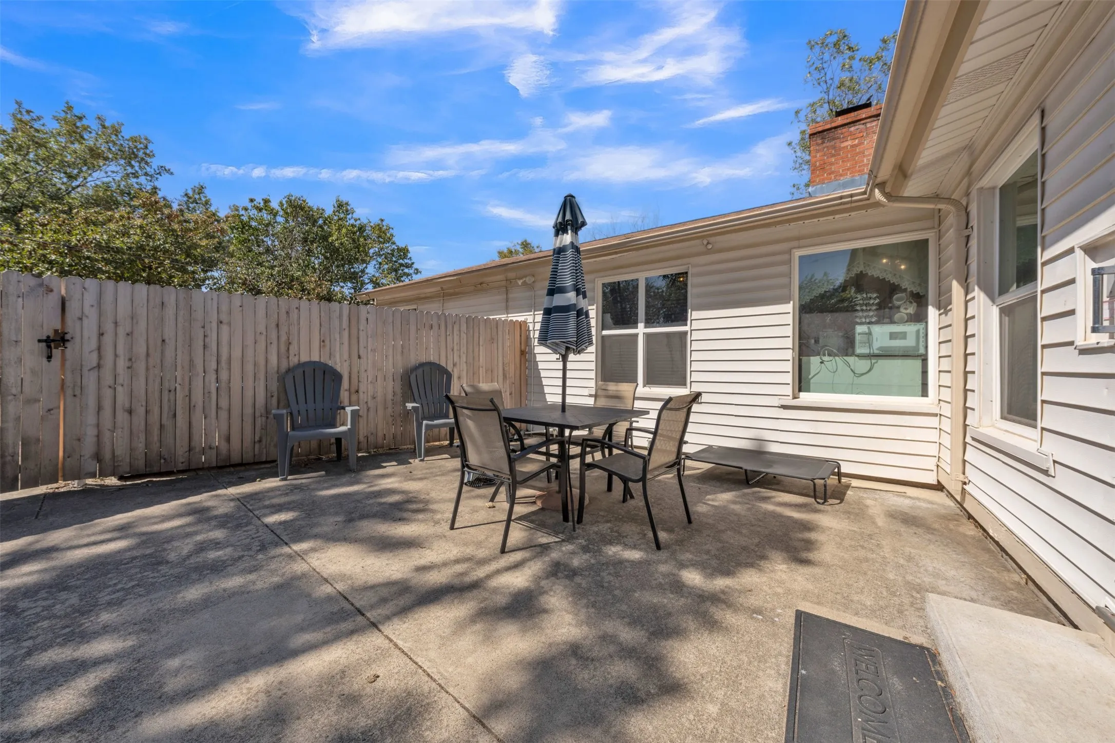 Single Family Residence For Sale in Tarrant County , 2309 Maryel Drive, Fort Worth, Texas 76112, 3 Bedroom, 2 Bathroom, 2 Garage spaces, 1,688 Sqft, built in 1951, mls#21386936, Real Estate Agent in Fort Worth, Homes For Sale in Tarrant county, Homes For Sale in Fort Worth, Realtor in Fort Worth Texas, Real Estate Brokerage Independent Realty Texas, Luminita Cordes Realtor