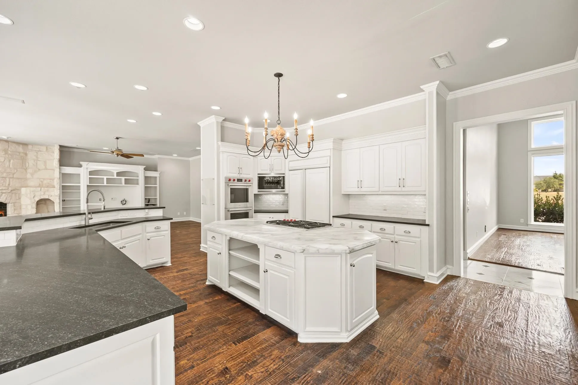 Open kitchen to family room