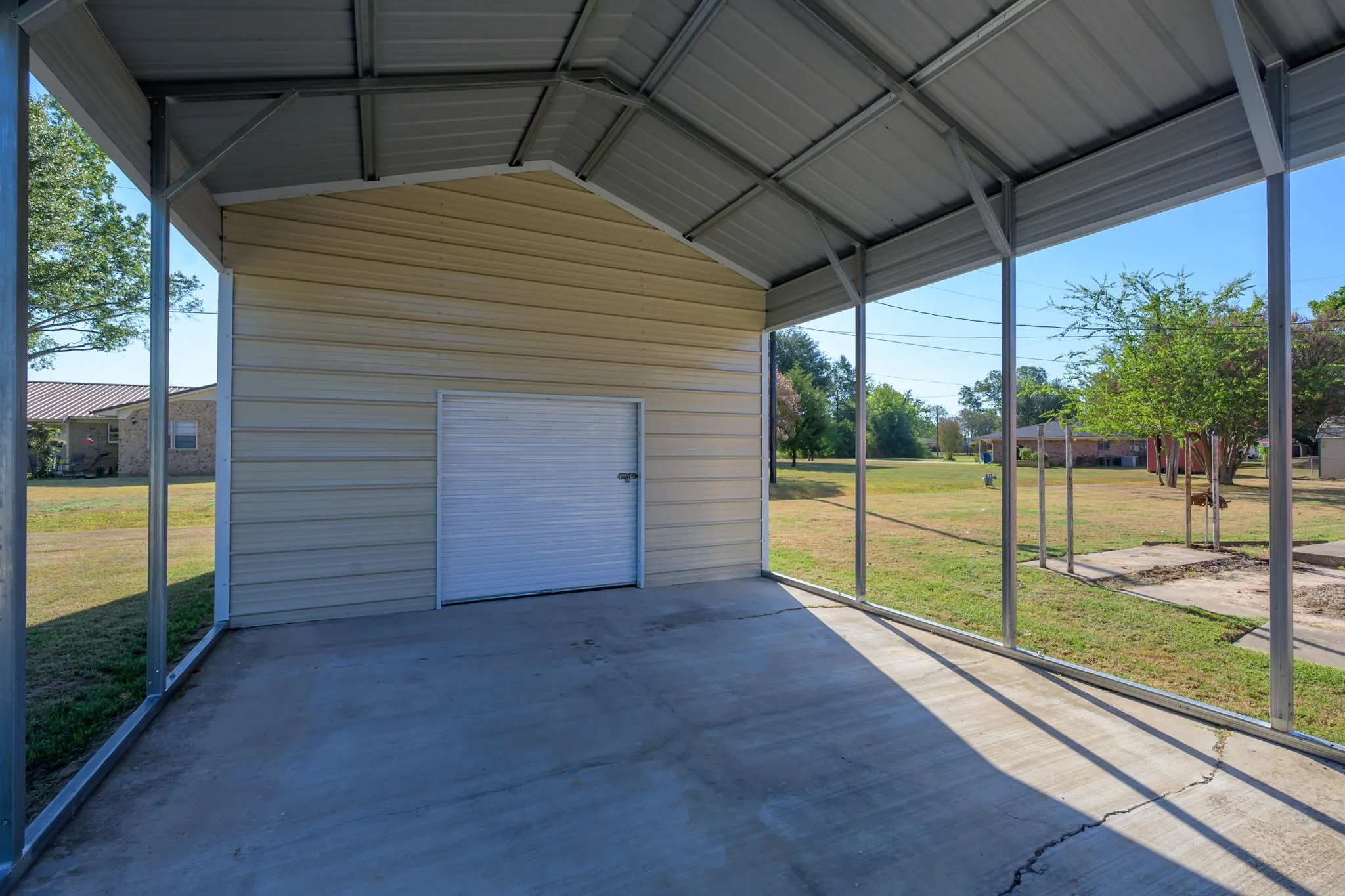 Single Family Residence For Sale in Wood County , 603 Richard Street, Quitman, Texas 75783, 3 Bedroom, 2 Bathroom, 2 Garage spaces, 1,945 Sqft, built in 1972, mls#21389885, Real Estate Agent in Quitman, Homes For Sale in Wood county, Homes For Sale in Quitman, Realtor in Quitman Texas, Real Estate Brokerage Independent Realty Texas, Luminita Cordes Realtor