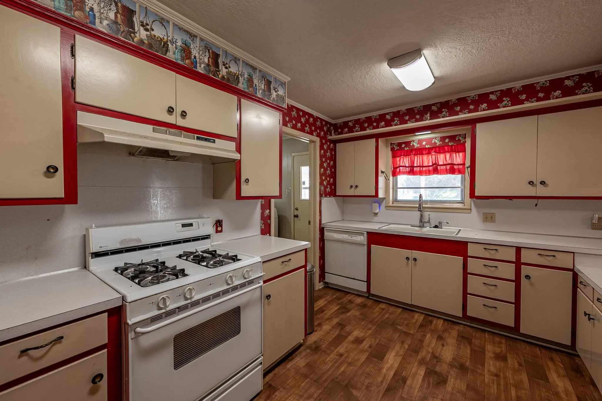 Single Family Residence For Sale in Wood County , 603 Richard Street, Quitman, Texas 75783, 3 Bedroom, 2 Bathroom, 2 Garage spaces, 1,945 Sqft, built in 1972, mls#21389885, Real Estate Agent in Quitman, Homes For Sale in Wood county, Homes For Sale in Quitman, Realtor in Quitman Texas, Real Estate Brokerage Independent Realty Texas, Luminita Cordes Realtor
