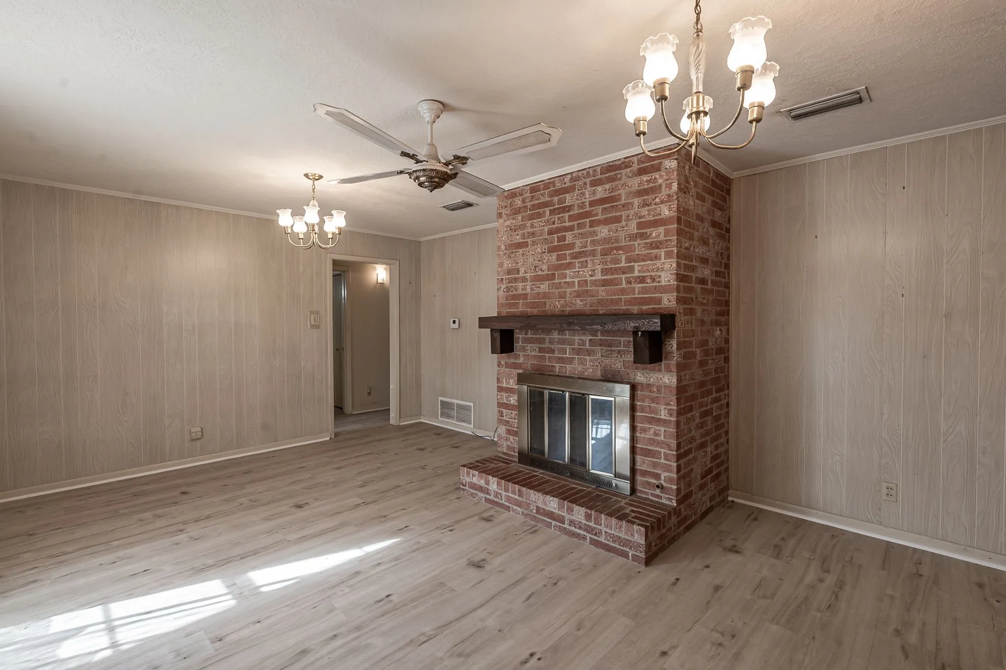 Single Family Residence For Sale in Wood County , 603 Richard Street, Quitman, Texas 75783, 3 Bedroom, 2 Bathroom, 2 Garage spaces, 1,945 Sqft, built in 1972, mls#21389885, Real Estate Agent in Quitman, Homes For Sale in Wood county, Homes For Sale in Quitman, Realtor in Quitman Texas, Real Estate Brokerage Independent Realty Texas, Luminita Cordes Realtor