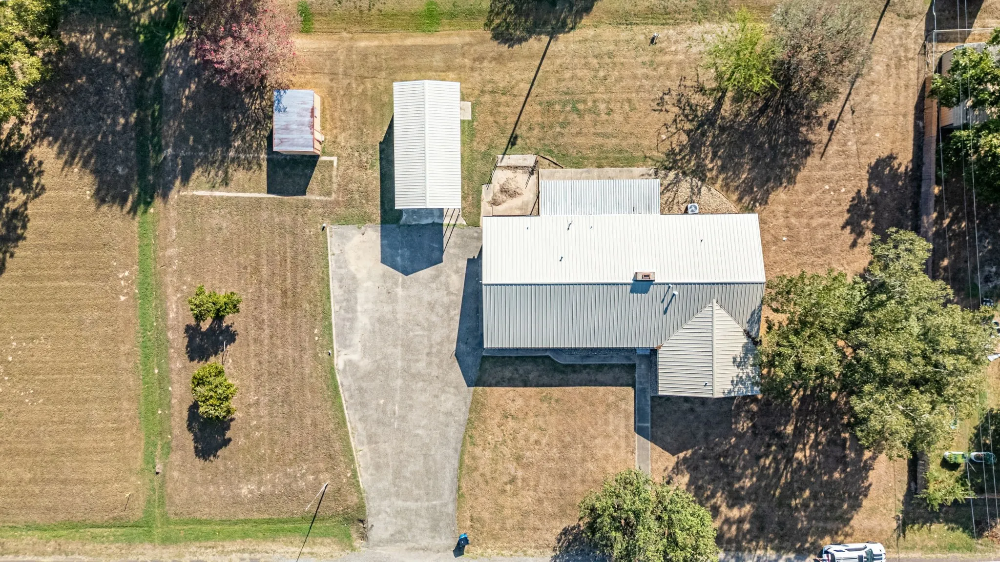 Single Family Residence For Sale in Wood County , 603 Richard Street, Quitman, Texas 75783, 3 Bedroom, 2 Bathroom, 2 Garage spaces, 1,945 Sqft, built in 1972, mls#21389885, Real Estate Agent in Quitman, Homes For Sale in Wood county, Homes For Sale in Quitman, Realtor in Quitman Texas, Real Estate Brokerage Independent Realty Texas, Luminita Cordes Realtor