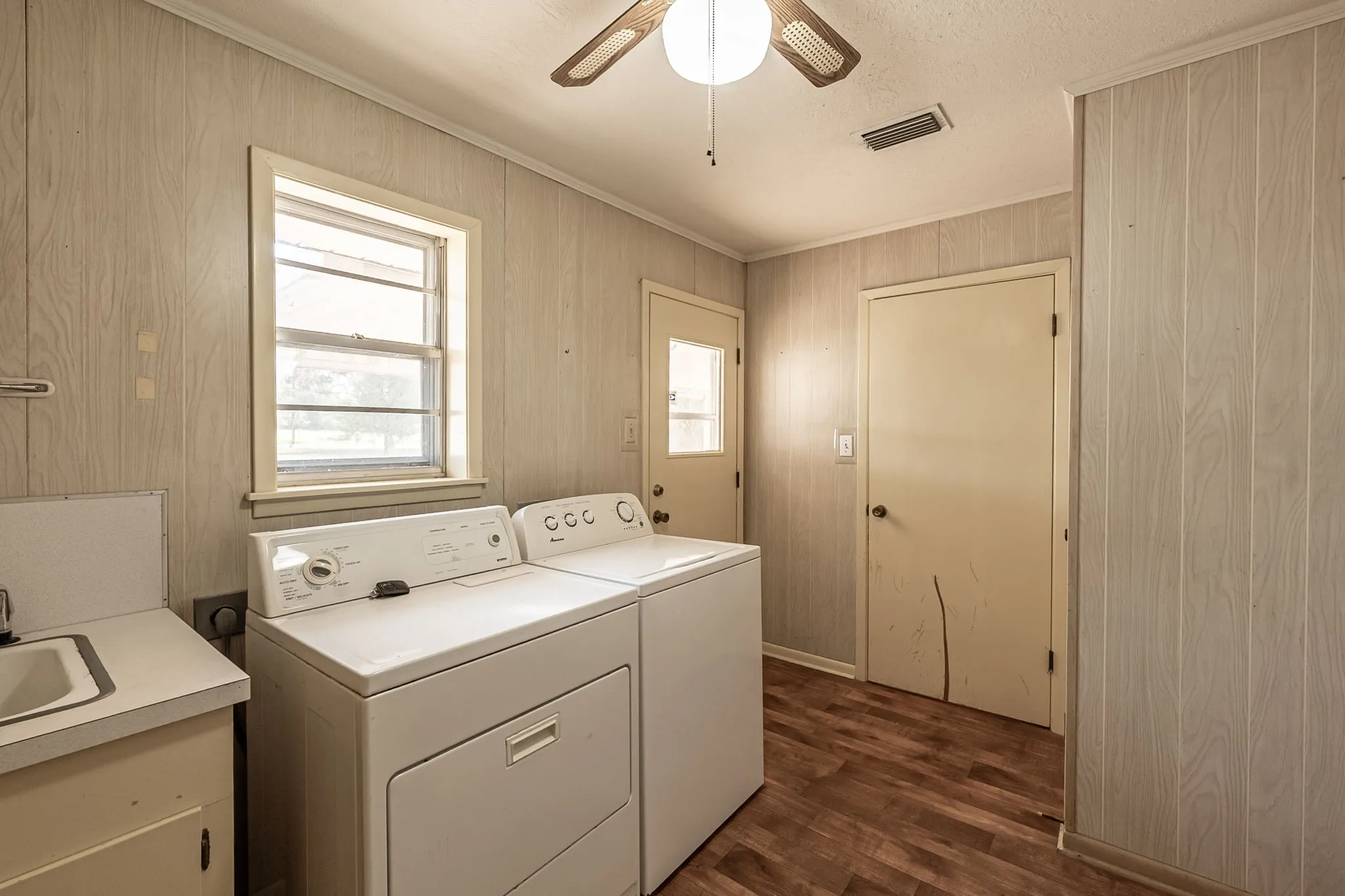 Single Family Residence For Sale in Wood County , 603 Richard Street, Quitman, Texas 75783, 3 Bedroom, 2 Bathroom, 2 Garage spaces, 1,945 Sqft, built in 1972, mls#21389885, Real Estate Agent in Quitman, Homes For Sale in Wood county, Homes For Sale in Quitman, Realtor in Quitman Texas, Real Estate Brokerage Independent Realty Texas, Luminita Cordes Realtor