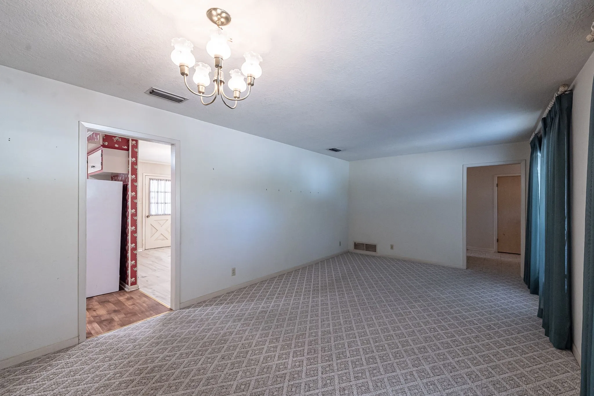 Single Family Residence For Sale in Wood County , 603 Richard Street, Quitman, Texas 75783, 3 Bedroom, 2 Bathroom, 2 Garage spaces, 1,945 Sqft, built in 1972, mls#21389885, Real Estate Agent in Quitman, Homes For Sale in Wood county, Homes For Sale in Quitman, Realtor in Quitman Texas, Real Estate Brokerage Independent Realty Texas, Luminita Cordes Realtor