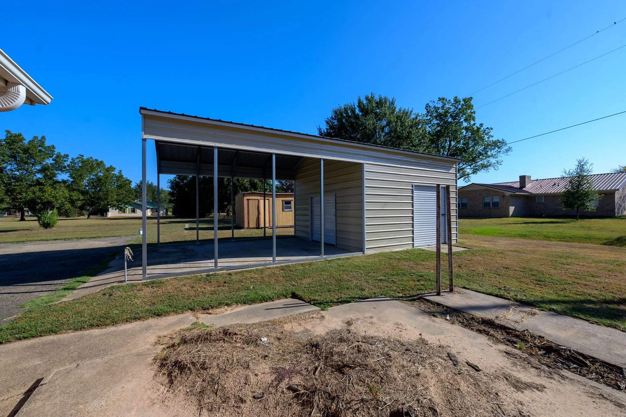 Single Family Residence For Sale in Wood County , 603 Richard Street, Quitman, Texas 75783, 3 Bedroom, 2 Bathroom, 2 Garage spaces, 1,945 Sqft, built in 1972, mls#21389885, Real Estate Agent in Quitman, Homes For Sale in Wood county, Homes For Sale in Quitman, Realtor in Quitman Texas, Real Estate Brokerage Independent Realty Texas, Luminita Cordes Realtor