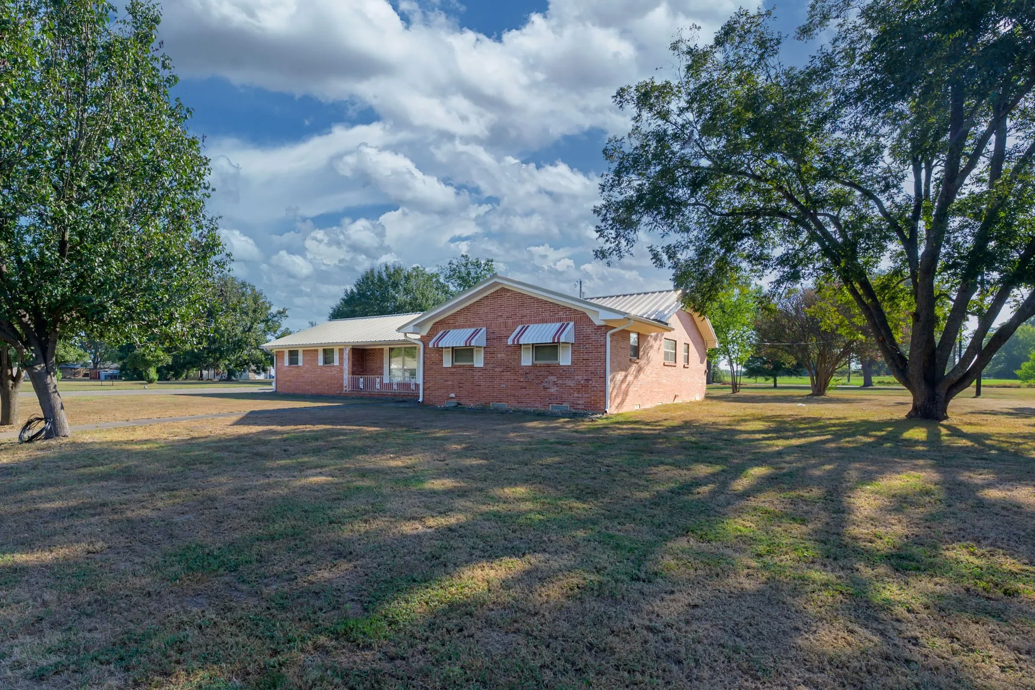 Single Family Residence For Sale in Wood County , 603 Richard Street, Quitman, Texas 75783, 3 Bedroom, 2 Bathroom, 2 Garage spaces, 1,945 Sqft, built in 1972, mls#21389885, Real Estate Agent in Quitman, Homes For Sale in Wood county, Homes For Sale in Quitman, Realtor in Quitman Texas, Real Estate Brokerage Independent Realty Texas, Luminita Cordes Realtor
