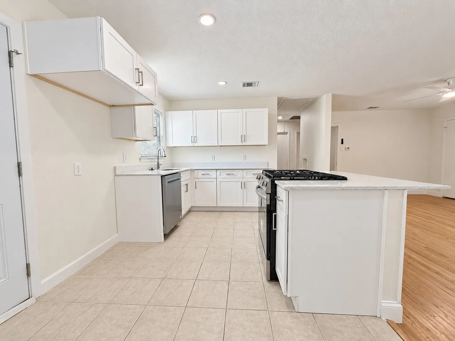 Single Family Residence For Rent in Dallas County , 10642 Galena Street, Dallas, Texas 75228, 4 Bedroom, 2 Bathroom, Garage spaces, 1,300 Sqft, built in 1952, mls#21389879, Real Estate Agent in Dallas, Homes For Rent in Dallas county, Homes For Rent in Dallas, Realtor in Dallas Texas, Real Estate Brokerage Independent Realty Texas, Luminita Cordes Realtor