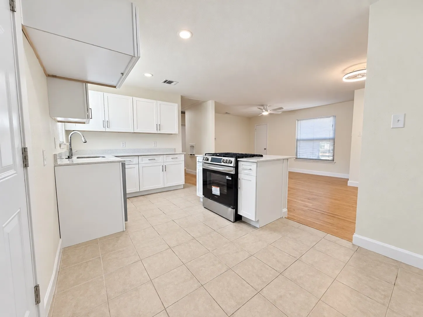 Single Family Residence For Rent in Dallas County , 10642 Galena Street, Dallas, Texas 75228, 4 Bedroom, 2 Bathroom, Garage spaces, 1,300 Sqft, built in 1952, mls#21389879, Real Estate Agent in Dallas, Homes For Rent in Dallas county, Homes For Rent in Dallas, Realtor in Dallas Texas, Real Estate Brokerage Independent Realty Texas, Luminita Cordes Realtor