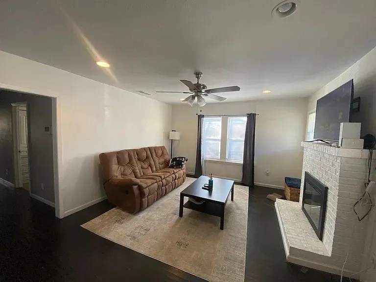 Single Family Residence For Sale in Tarrant County , 3223 Stanley Avenue, Fort Worth, Texas 76110, 2 Bedroom, 2 Bathroom, Garage spaces, 1,389 Sqft, built in 1928, mls#21388814, Real Estate Agent in Fort Worth, Homes For Sale in Tarrant county, Homes For Sale in Fort Worth, Realtor in Fort Worth Texas, Real Estate Brokerage Independent Realty Texas, Luminita Cordes Realtor