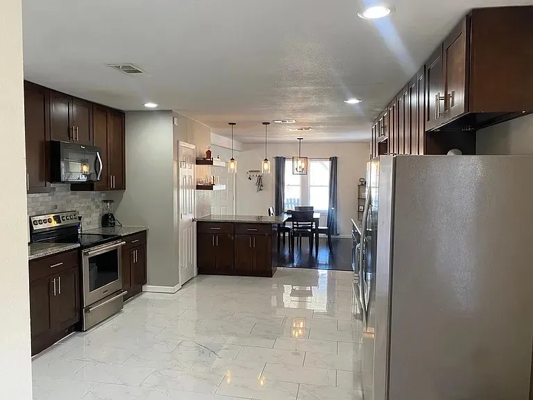 Single Family Residence For Sale in Tarrant County , 3223 Stanley Avenue, Fort Worth, Texas 76110, 2 Bedroom, 2 Bathroom, Garage spaces, 1,389 Sqft, built in 1928, mls#21388814, Real Estate Agent in Fort Worth, Homes For Sale in Tarrant county, Homes For Sale in Fort Worth, Realtor in Fort Worth Texas, Real Estate Brokerage Independent Realty Texas, Luminita Cordes Realtor