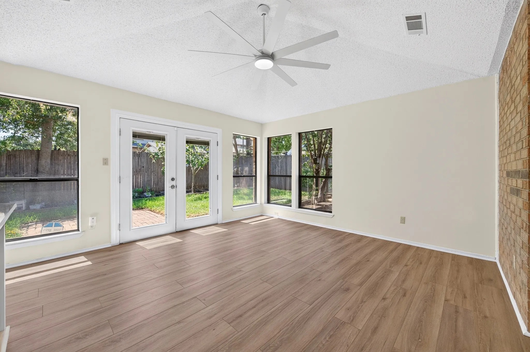 Single Family Residence For Sale in Dallas County , 3856 Double Oak Lane, Irving, Texas 75061, 4 Bedroom, 2 Bathroom, 2 Garage spaces, 2,154 Sqft, built in 1981, mls#21387913, Real Estate Agent in Irving, Homes For Sale in Dallas county, Homes For Sale in Irving, Realtor in Irving Texas, Real Estate Brokerage Independent Realty Texas, Luminita Cordes Realtor