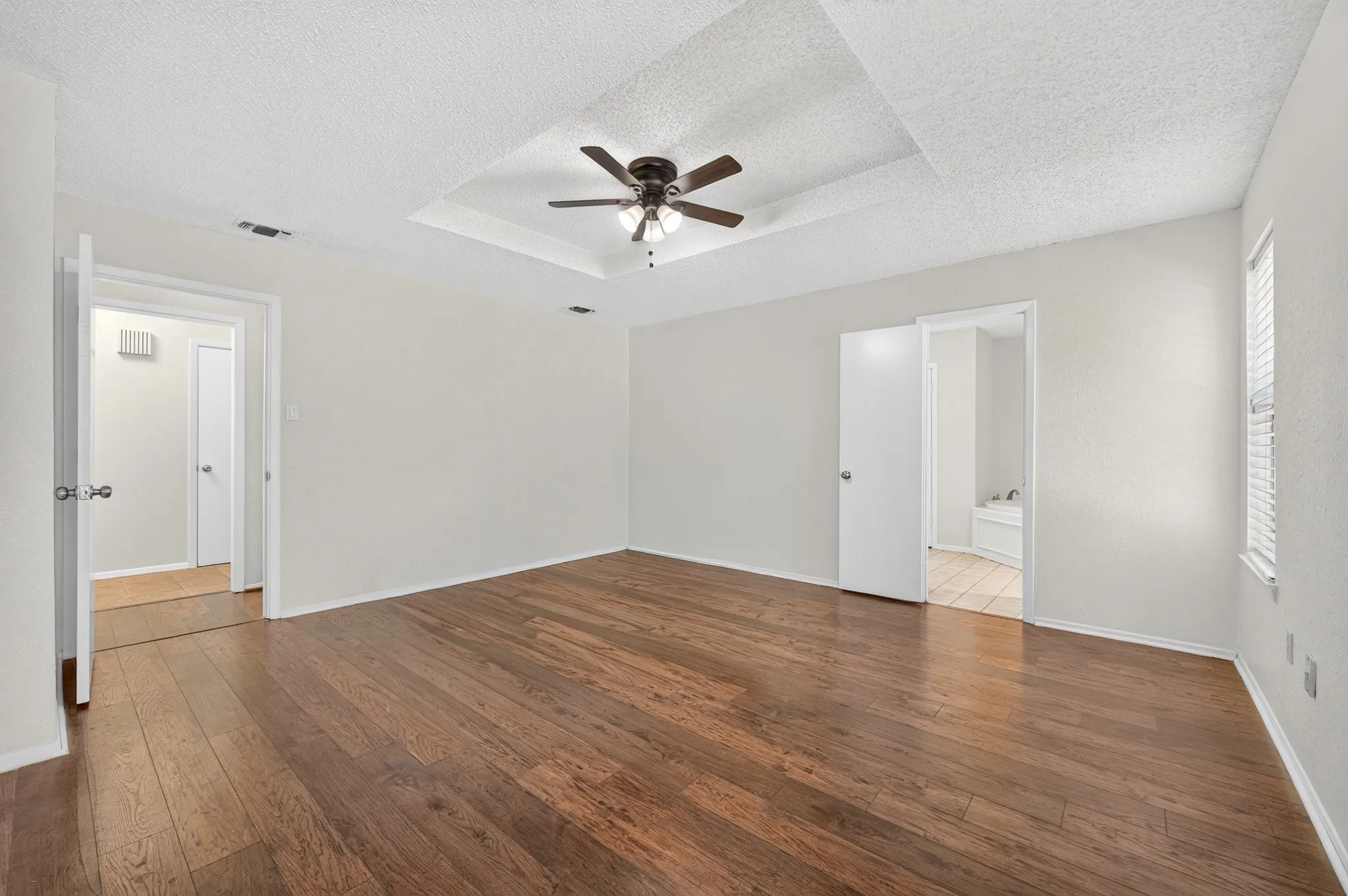 Single Family Residence For Sale in Dallas County , 3856 Double Oak Lane, Irving, Texas 75061, 4 Bedroom, 2 Bathroom, 2 Garage spaces, 2,154 Sqft, built in 1981, mls#21387913, Real Estate Agent in Irving, Homes For Sale in Dallas county, Homes For Sale in Irving, Realtor in Irving Texas, Real Estate Brokerage Independent Realty Texas, Luminita Cordes Realtor