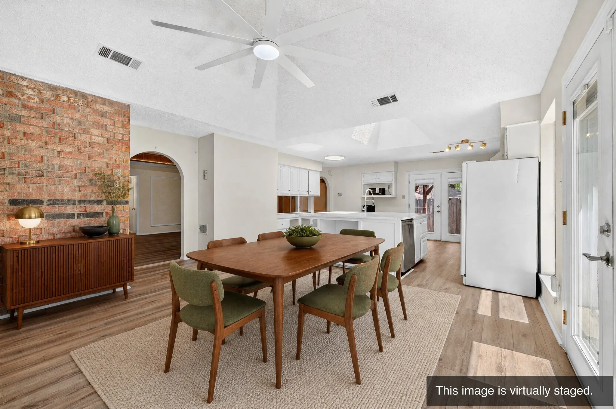 Single Family Residence For Sale in Dallas County , 3856 Double Oak Lane, Irving, Texas 75061, 4 Bedroom, 2 Bathroom, 2 Garage spaces, 2,154 Sqft, built in 1981, mls#21387913, Real Estate Agent in Irving, Homes For Sale in Dallas county, Homes For Sale in Irving, Realtor in Irving Texas, Real Estate Brokerage Independent Realty Texas, Luminita Cordes Realtor