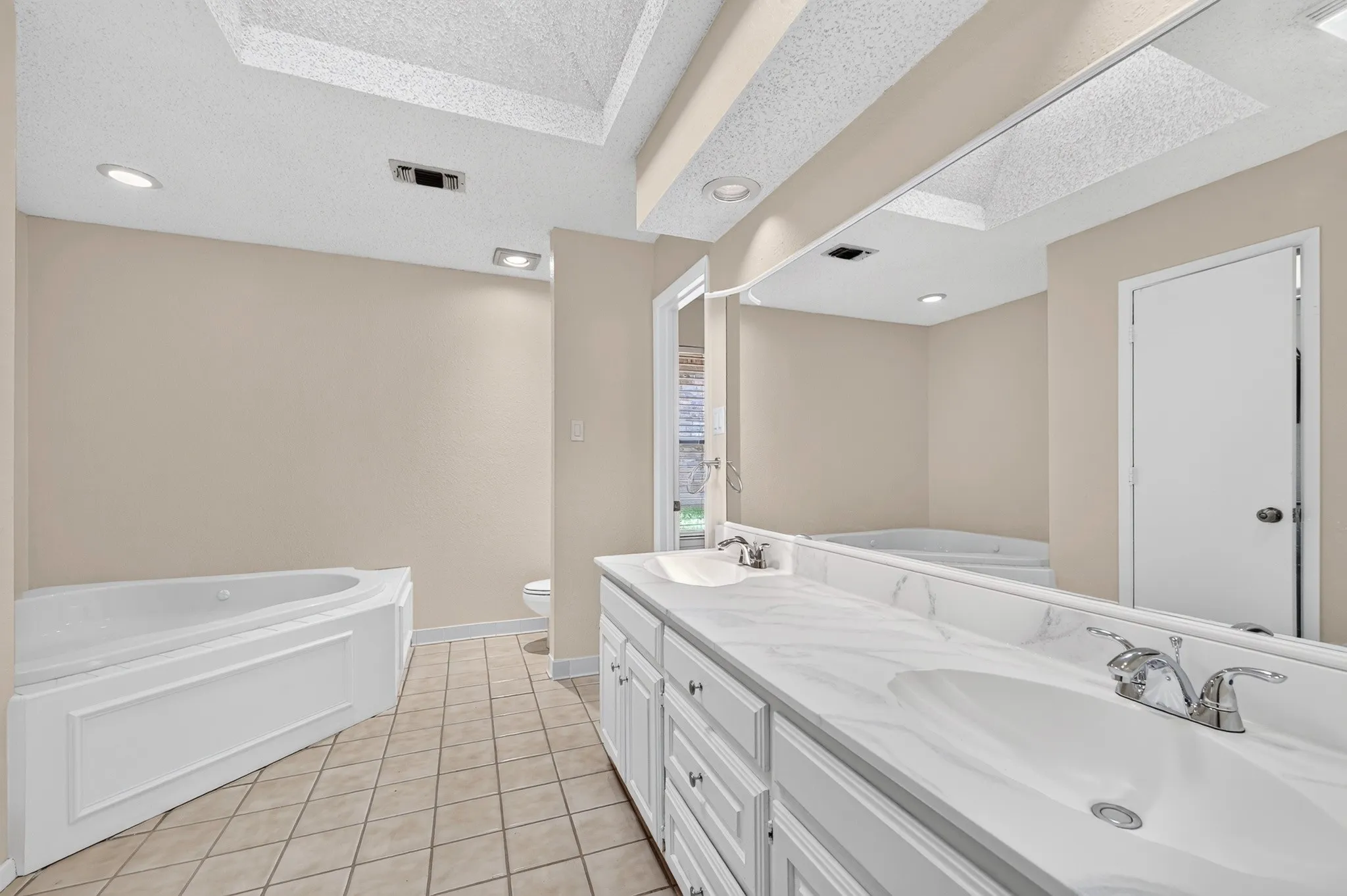 Single Family Residence For Sale in Dallas County , 3856 Double Oak Lane, Irving, Texas 75061, 4 Bedroom, 2 Bathroom, 2 Garage spaces, 2,154 Sqft, built in 1981, mls#21387913, Real Estate Agent in Irving, Homes For Sale in Dallas county, Homes For Sale in Irving, Realtor in Irving Texas, Real Estate Brokerage Independent Realty Texas, Luminita Cordes Realtor