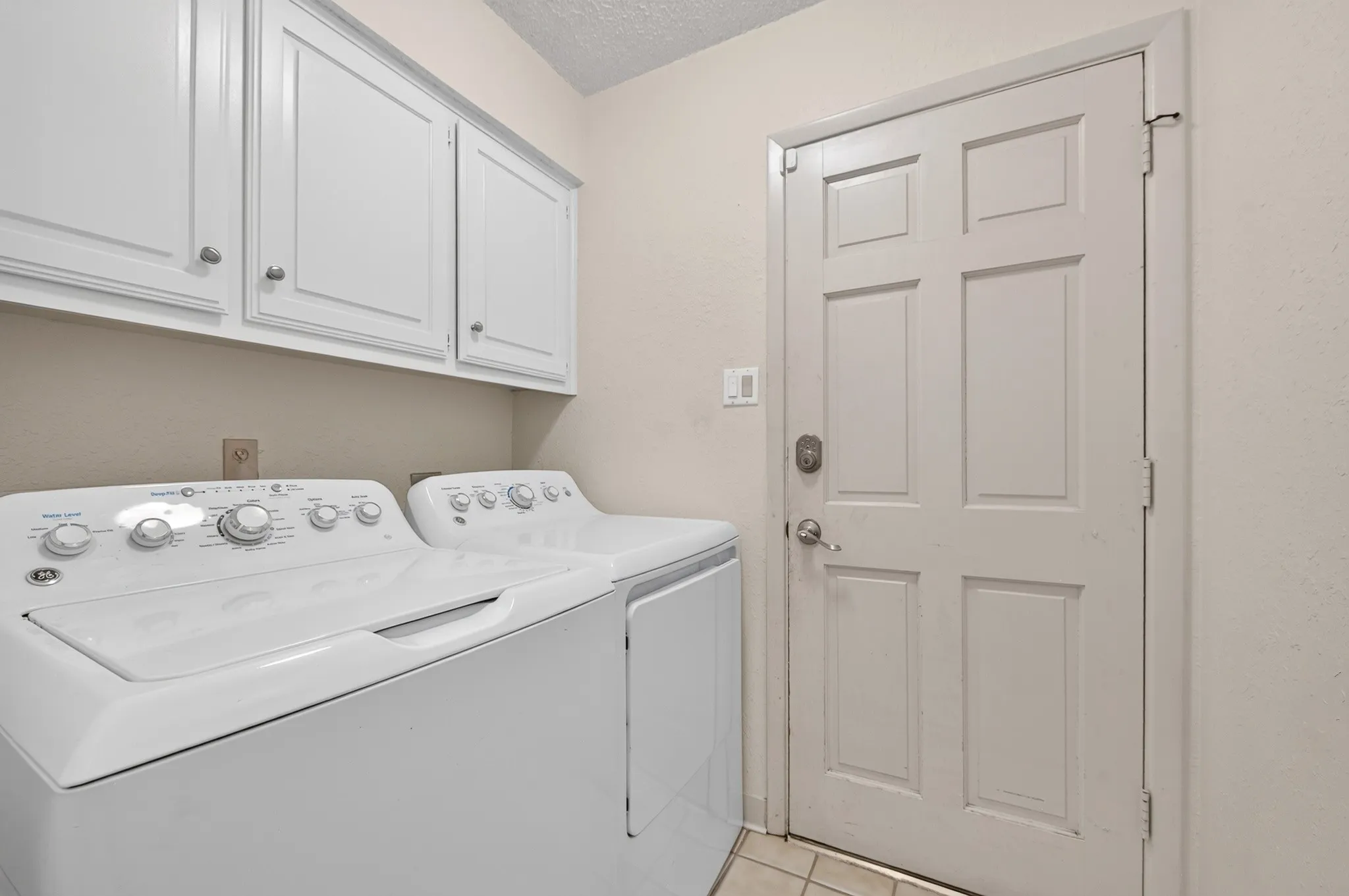 Single Family Residence For Sale in Dallas County , 3856 Double Oak Lane, Irving, Texas 75061, 4 Bedroom, 2 Bathroom, 2 Garage spaces, 2,154 Sqft, built in 1981, mls#21387913, Real Estate Agent in Irving, Homes For Sale in Dallas county, Homes For Sale in Irving, Realtor in Irving Texas, Real Estate Brokerage Independent Realty Texas, Luminita Cordes Realtor