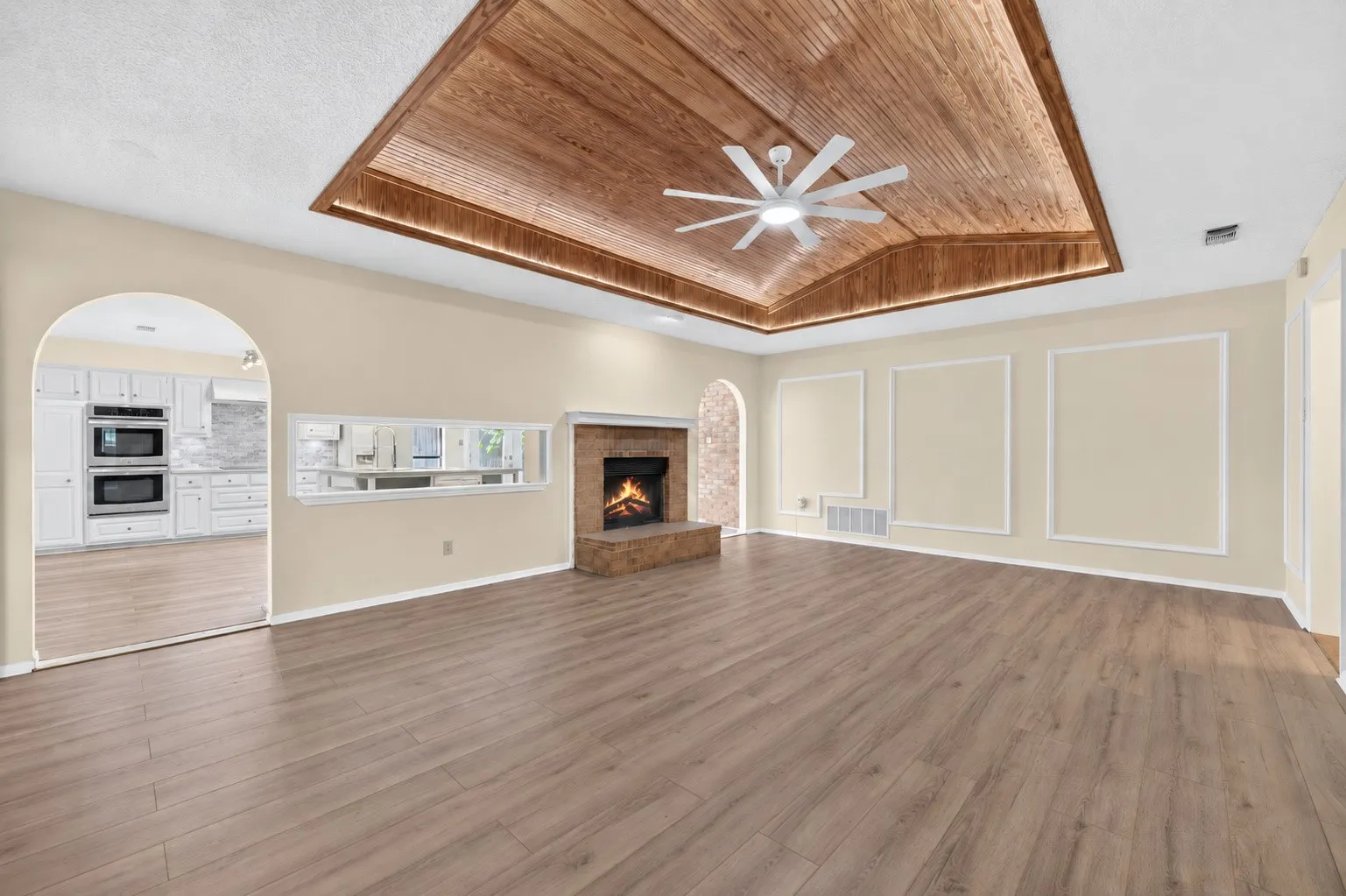 Single Family Residence For Sale in Dallas County , 3856 Double Oak Lane, Irving, Texas 75061, 4 Bedroom, 2 Bathroom, 2 Garage spaces, 2,154 Sqft, built in 1981, mls#21387913, Real Estate Agent in Irving, Homes For Sale in Dallas county, Homes For Sale in Irving, Realtor in Irving Texas, Real Estate Brokerage Independent Realty Texas, Luminita Cordes Realtor