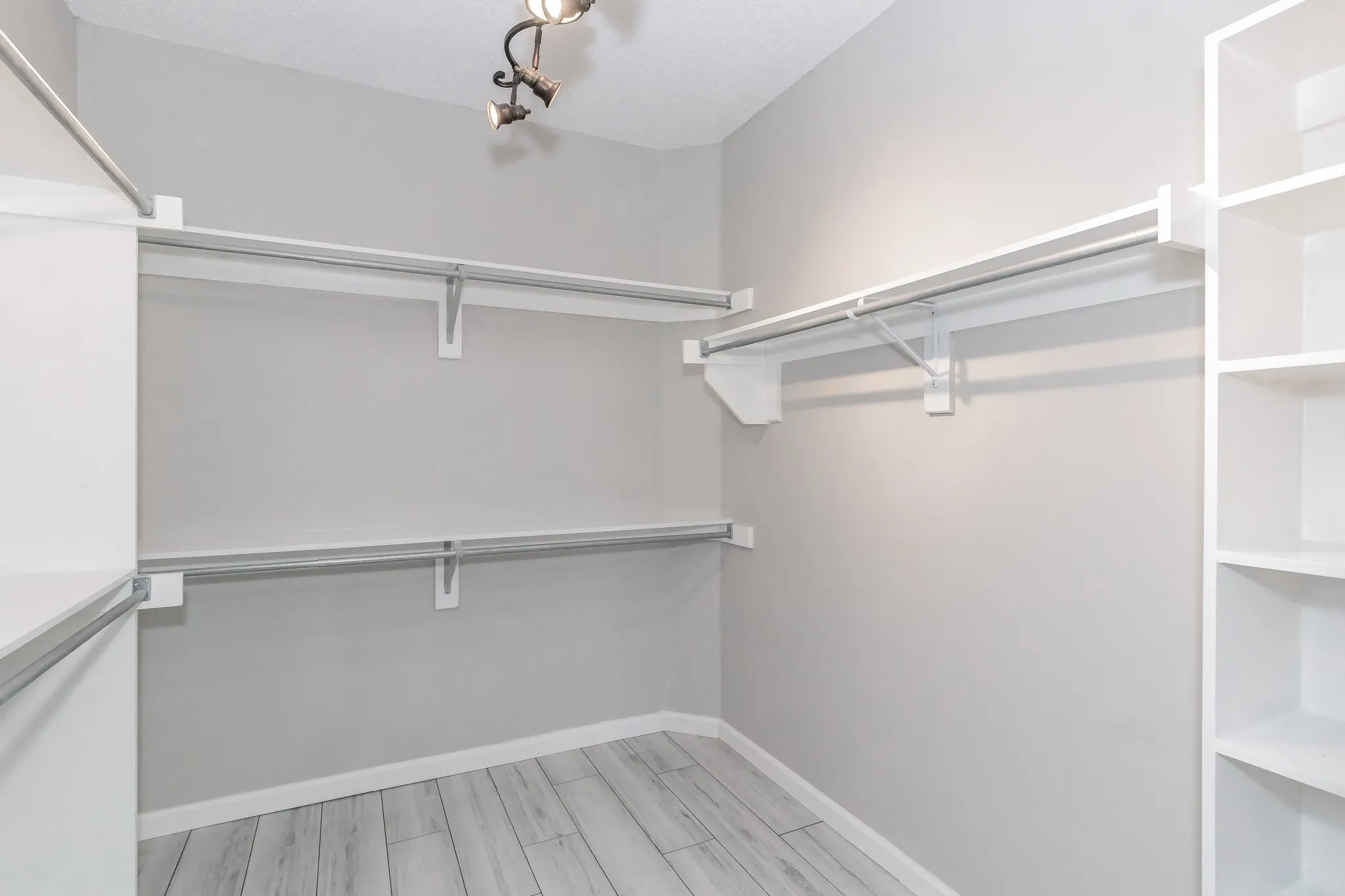 Single Family Residence For Rent in Tarrant County , 1211 Marshall Drive, Euless, Texas 76039, 4 Bedroom, 2 Bathroom, 2 Garage spaces, 1,857 Sqft, built in 1995, mls#21389900, Real Estate Agent in Euless, Homes For Rent in Tarrant county, Homes For Rent in Euless, Realtor in Euless Texas, Real Estate Brokerage Independent Realty Texas, Luminita Cordes Realtor