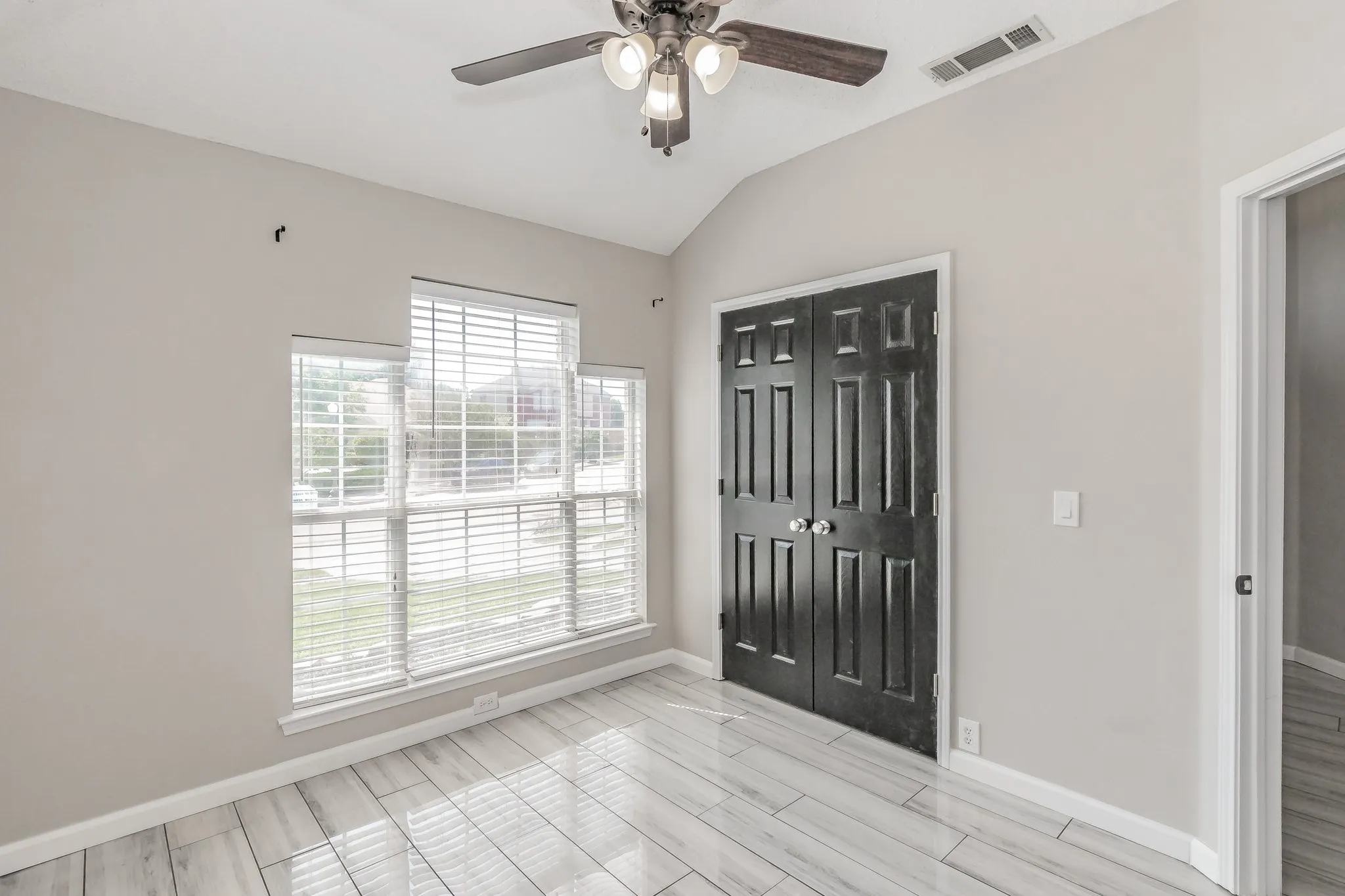 Single Family Residence For Rent in Tarrant County , 1211 Marshall Drive, Euless, Texas 76039, 4 Bedroom, 2 Bathroom, 2 Garage spaces, 1,857 Sqft, built in 1995, mls#21389900, Real Estate Agent in Euless, Homes For Rent in Tarrant county, Homes For Rent in Euless, Realtor in Euless Texas, Real Estate Brokerage Independent Realty Texas, Luminita Cordes Realtor