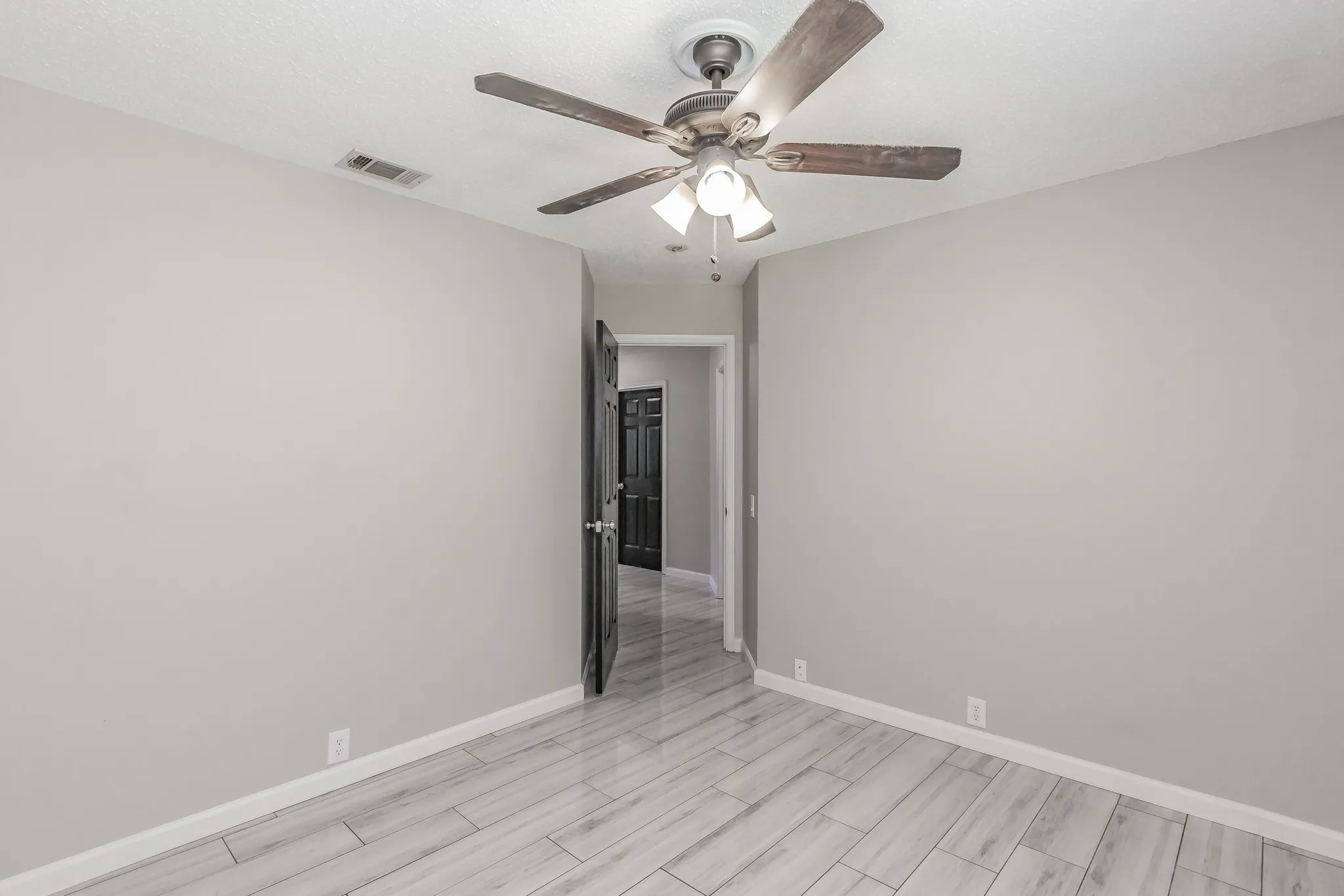 Single Family Residence For Rent in Tarrant County , 1211 Marshall Drive, Euless, Texas 76039, 4 Bedroom, 2 Bathroom, 2 Garage spaces, 1,857 Sqft, built in 1995, mls#21389900, Real Estate Agent in Euless, Homes For Rent in Tarrant county, Homes For Rent in Euless, Realtor in Euless Texas, Real Estate Brokerage Independent Realty Texas, Luminita Cordes Realtor