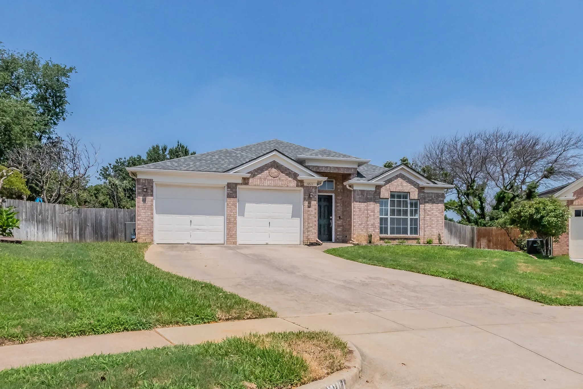 Single Family Residence For Rent in Tarrant County , 1211 Marshall Drive, Euless, Texas 76039, 4 Bedroom, 2 Bathroom, 2 Garage spaces, 1,857 Sqft, built in 1995, mls#21389900, Real Estate Agent in Euless, Homes For Rent in Tarrant county, Homes For Rent in Euless, Realtor in Euless Texas, Real Estate Brokerage Independent Realty Texas, Luminita Cordes Realtor