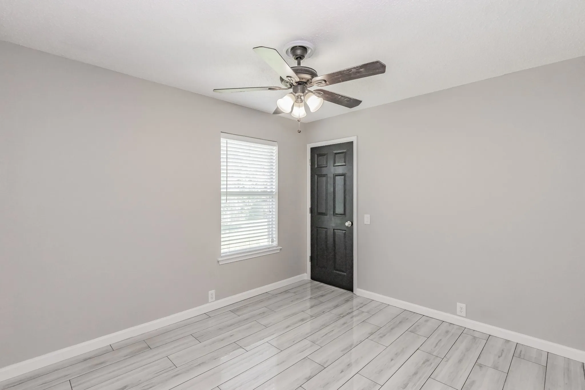 Single Family Residence For Rent in Tarrant County , 1211 Marshall Drive, Euless, Texas 76039, 4 Bedroom, 2 Bathroom, 2 Garage spaces, 1,857 Sqft, built in 1995, mls#21389900, Real Estate Agent in Euless, Homes For Rent in Tarrant county, Homes For Rent in Euless, Realtor in Euless Texas, Real Estate Brokerage Independent Realty Texas, Luminita Cordes Realtor