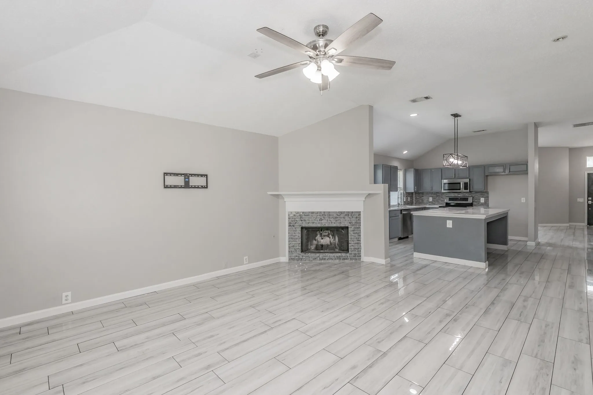 Single Family Residence For Rent in Tarrant County , 1211 Marshall Drive, Euless, Texas 76039, 4 Bedroom, 2 Bathroom, 2 Garage spaces, 1,857 Sqft, built in 1995, mls#21389900, Real Estate Agent in Euless, Homes For Rent in Tarrant county, Homes For Rent in Euless, Realtor in Euless Texas, Real Estate Brokerage Independent Realty Texas, Luminita Cordes Realtor
