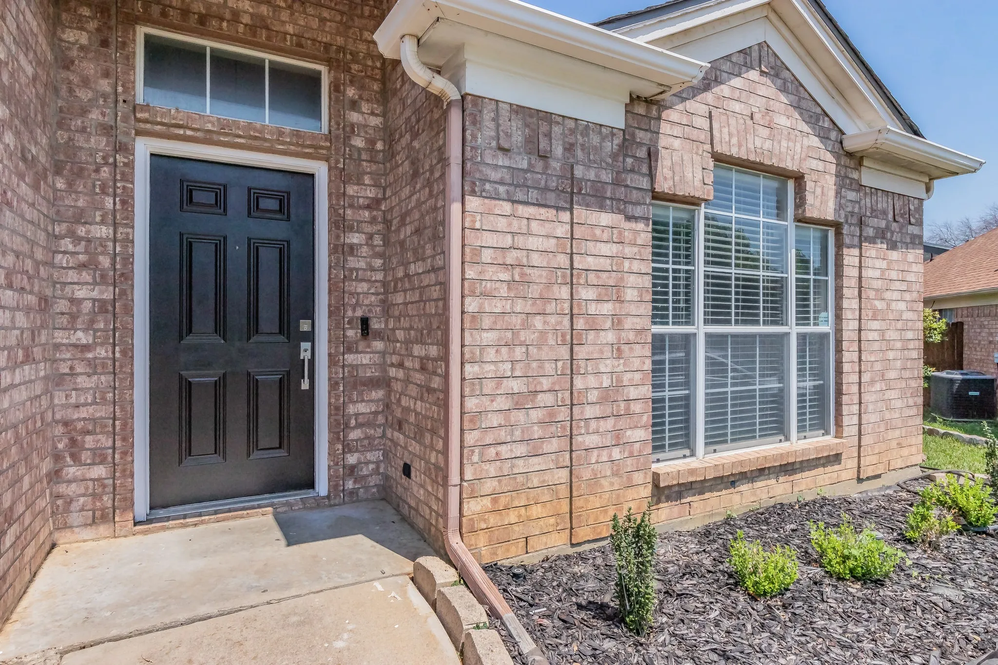 Single Family Residence For Rent in Tarrant County , 1211 Marshall Drive, Euless, Texas 76039, 4 Bedroom, 2 Bathroom, 2 Garage spaces, 1,857 Sqft, built in 1995, mls#21389900, Real Estate Agent in Euless, Homes For Rent in Tarrant county, Homes For Rent in Euless, Realtor in Euless Texas, Real Estate Brokerage Independent Realty Texas, Luminita Cordes Realtor