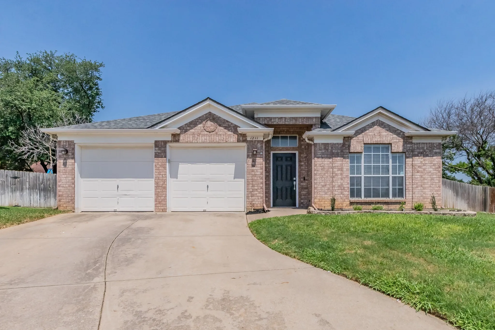 Single Family Residence For Rent in Tarrant County , 1211 Marshall Drive, Euless, Texas 76039, 4 Bedroom, 2 Bathroom, 2 Garage spaces, 1,857 Sqft, built in 1995, mls#21389900, Real Estate Agent in Euless, Homes For Rent in Tarrant county, Homes For Rent in Euless, Realtor in Euless Texas, Real Estate Brokerage Independent Realty Texas, Luminita Cordes Realtor