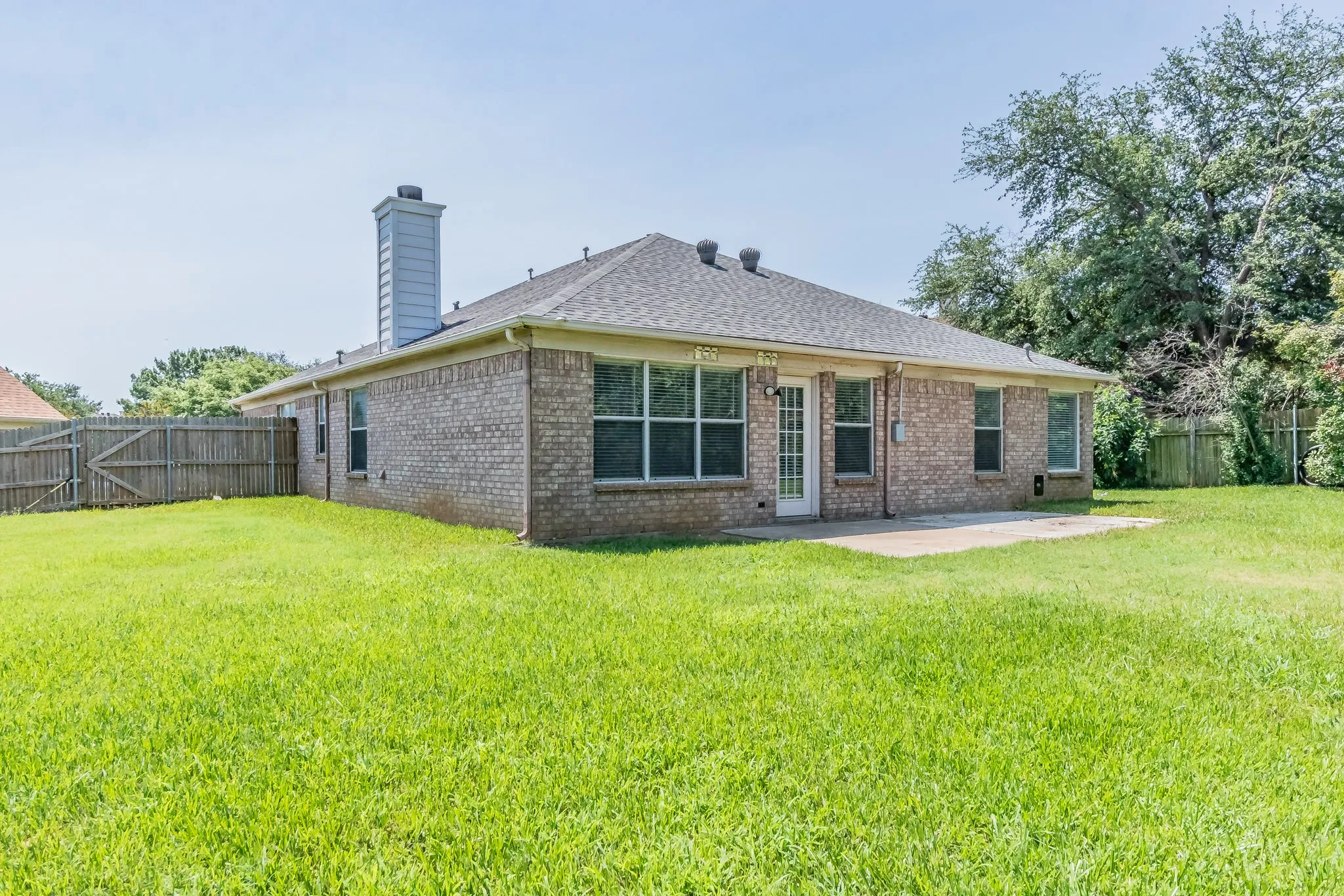 Single Family Residence For Rent in Tarrant County , 1211 Marshall Drive, Euless, Texas 76039, 4 Bedroom, 2 Bathroom, 2 Garage spaces, 1,857 Sqft, built in 1995, mls#21389900, Real Estate Agent in Euless, Homes For Rent in Tarrant county, Homes For Rent in Euless, Realtor in Euless Texas, Real Estate Brokerage Independent Realty Texas, Luminita Cordes Realtor