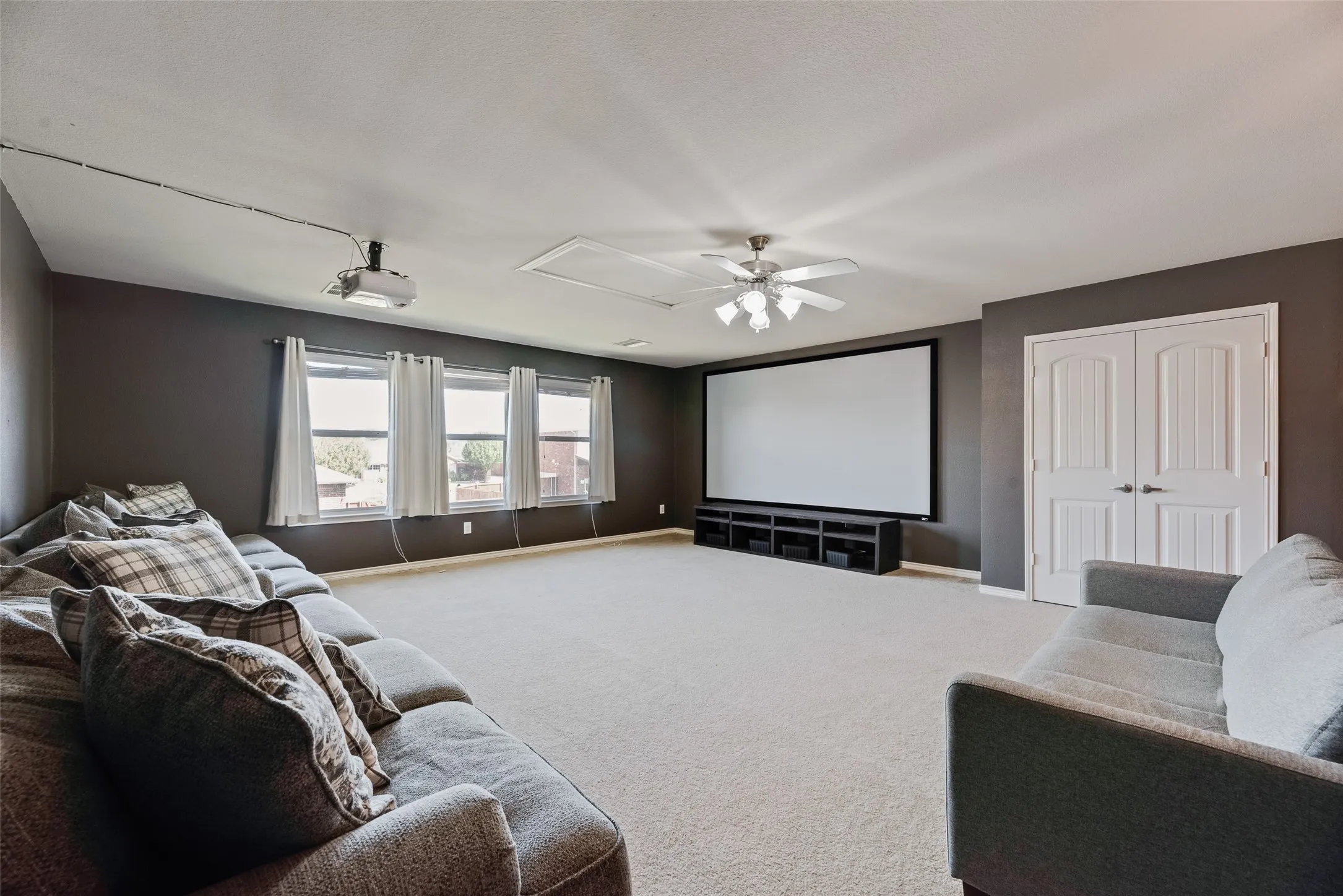 Single Family Residence For Sale in Collin County , 349 Apache Trail, Murphy, Texas 75094, 3 Bedroom, 2 Bathroom, 2 Garage spaces, 2,552 Sqft, built in 2006, mls#21389348, Real Estate Agent in Murphy, Homes For Sale in Collin county, Homes For Sale in Murphy, Realtor in Murphy Texas, Real Estate Brokerage Independent Realty Texas, Luminita Cordes Realtor