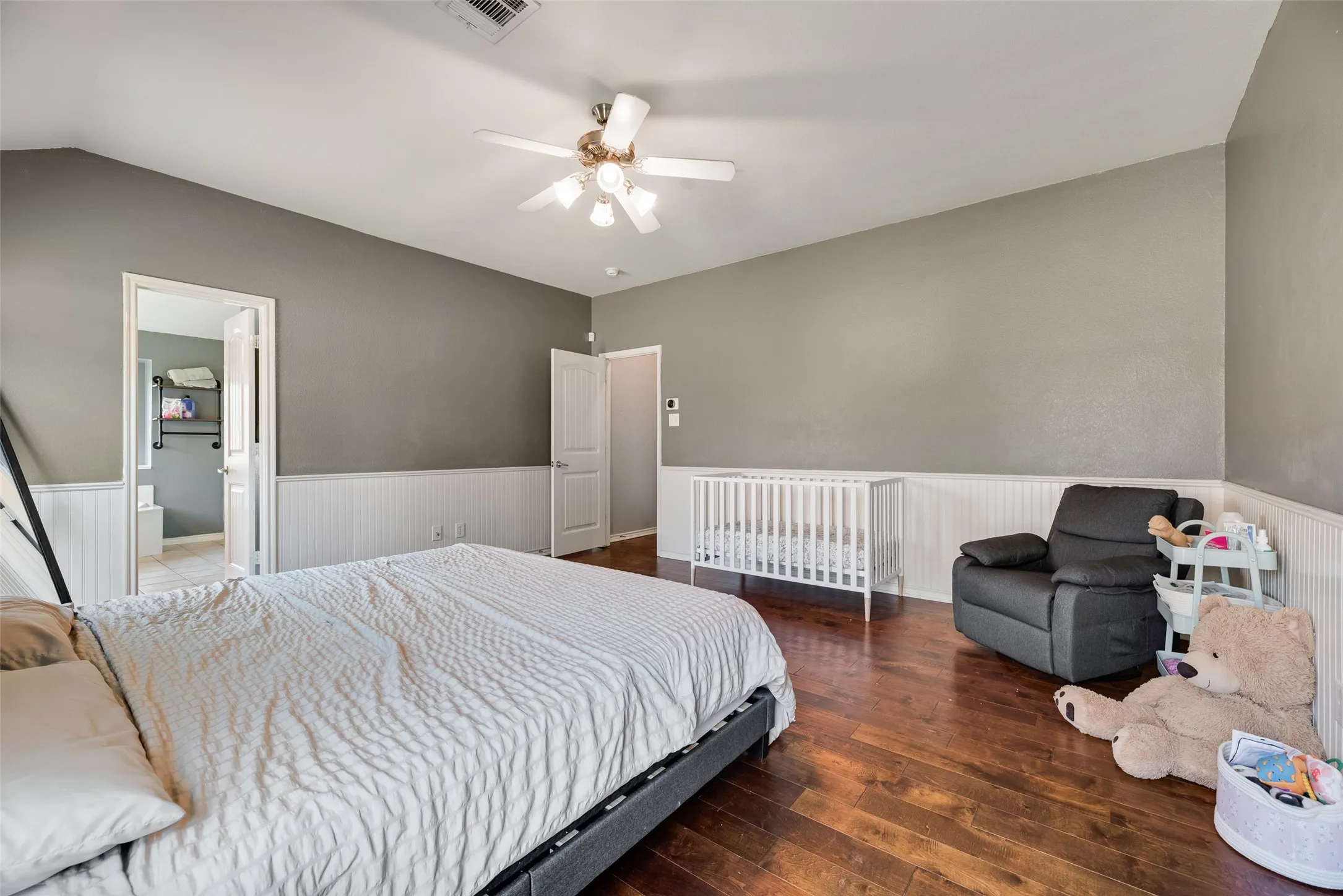 Single Family Residence For Sale in Collin County , 349 Apache Trail, Murphy, Texas 75094, 3 Bedroom, 2 Bathroom, 2 Garage spaces, 2,552 Sqft, built in 2006, mls#21389348, Real Estate Agent in Murphy, Homes For Sale in Collin county, Homes For Sale in Murphy, Realtor in Murphy Texas, Real Estate Brokerage Independent Realty Texas, Luminita Cordes Realtor