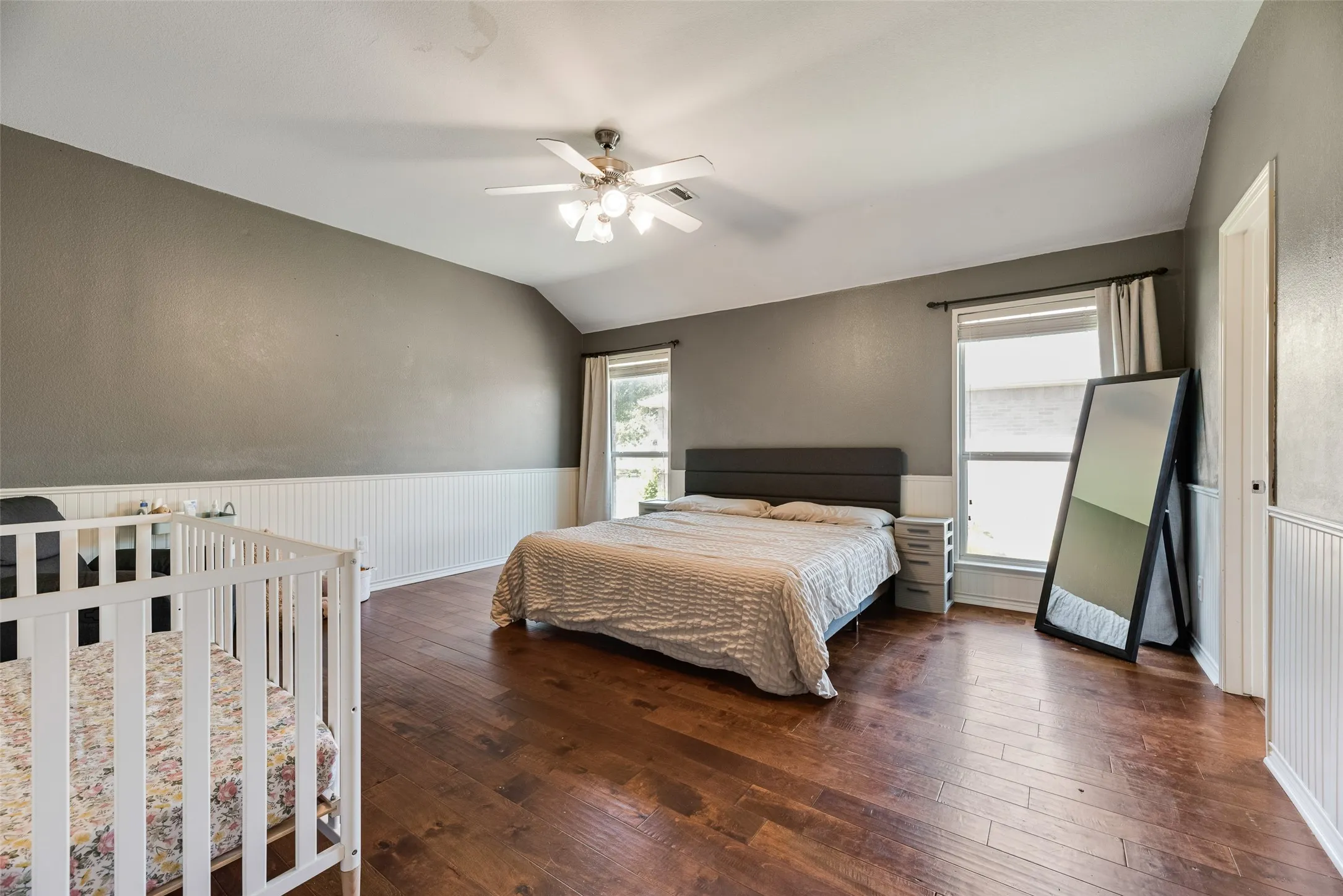 Single Family Residence For Sale in Collin County , 349 Apache Trail, Murphy, Texas 75094, 3 Bedroom, 2 Bathroom, 2 Garage spaces, 2,552 Sqft, built in 2006, mls#21389348, Real Estate Agent in Murphy, Homes For Sale in Collin county, Homes For Sale in Murphy, Realtor in Murphy Texas, Real Estate Brokerage Independent Realty Texas, Luminita Cordes Realtor