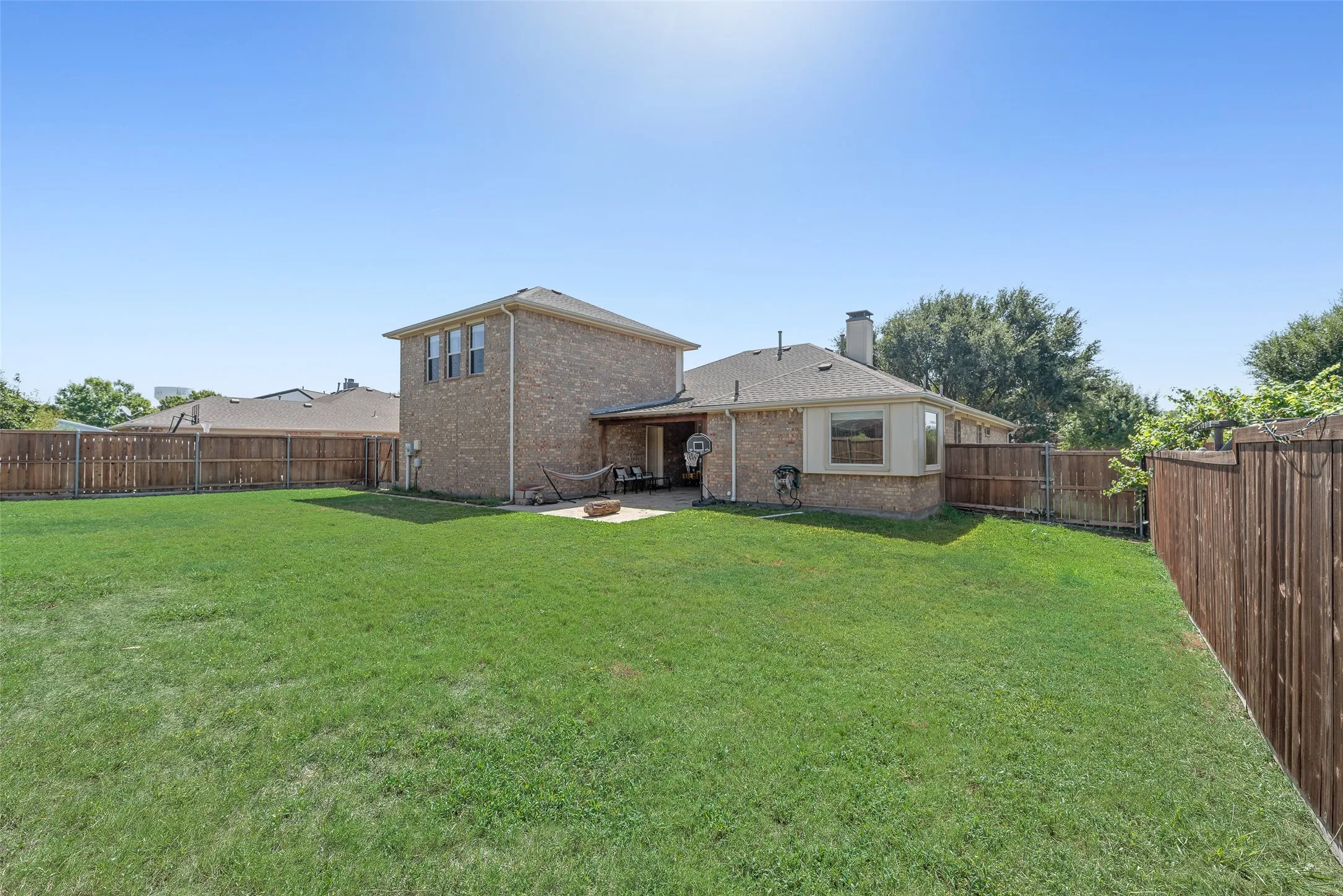 Single Family Residence For Sale in Collin County , 349 Apache Trail, Murphy, Texas 75094, 3 Bedroom, 2 Bathroom, 2 Garage spaces, 2,552 Sqft, built in 2006, mls#21389348, Real Estate Agent in Murphy, Homes For Sale in Collin county, Homes For Sale in Murphy, Realtor in Murphy Texas, Real Estate Brokerage Independent Realty Texas, Luminita Cordes Realtor