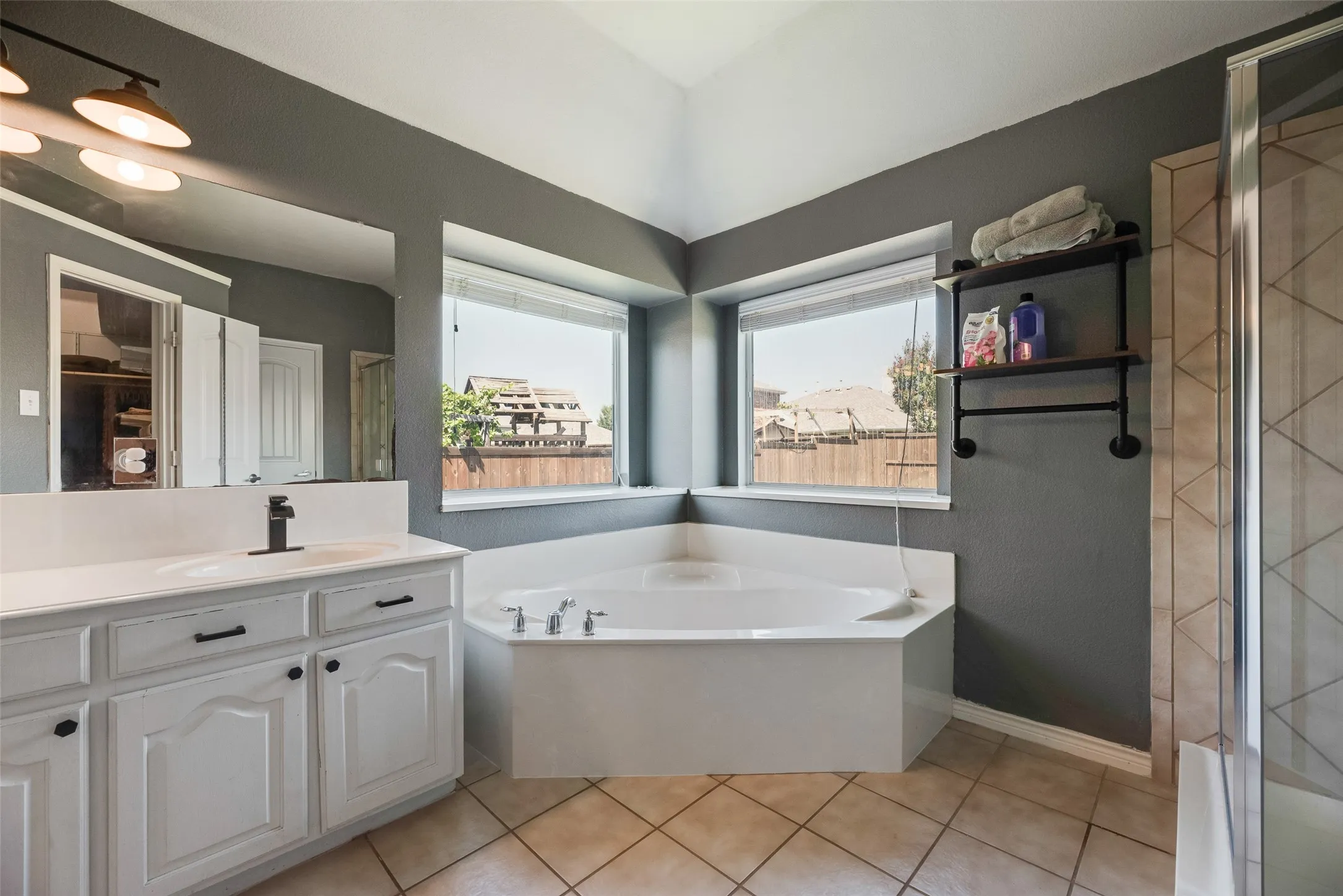 Single Family Residence For Sale in Collin County , 349 Apache Trail, Murphy, Texas 75094, 3 Bedroom, 2 Bathroom, 2 Garage spaces, 2,552 Sqft, built in 2006, mls#21389348, Real Estate Agent in Murphy, Homes For Sale in Collin county, Homes For Sale in Murphy, Realtor in Murphy Texas, Real Estate Brokerage Independent Realty Texas, Luminita Cordes Realtor