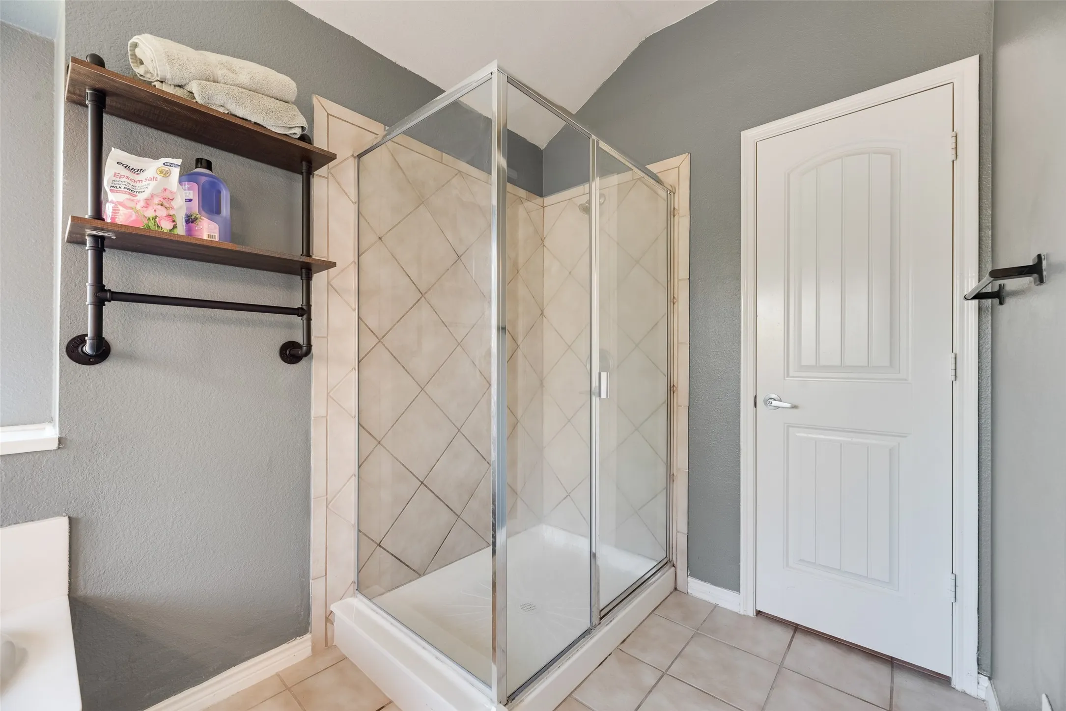 Single Family Residence For Sale in Collin County , 349 Apache Trail, Murphy, Texas 75094, 3 Bedroom, 2 Bathroom, 2 Garage spaces, 2,552 Sqft, built in 2006, mls#21389348, Real Estate Agent in Murphy, Homes For Sale in Collin county, Homes For Sale in Murphy, Realtor in Murphy Texas, Real Estate Brokerage Independent Realty Texas, Luminita Cordes Realtor