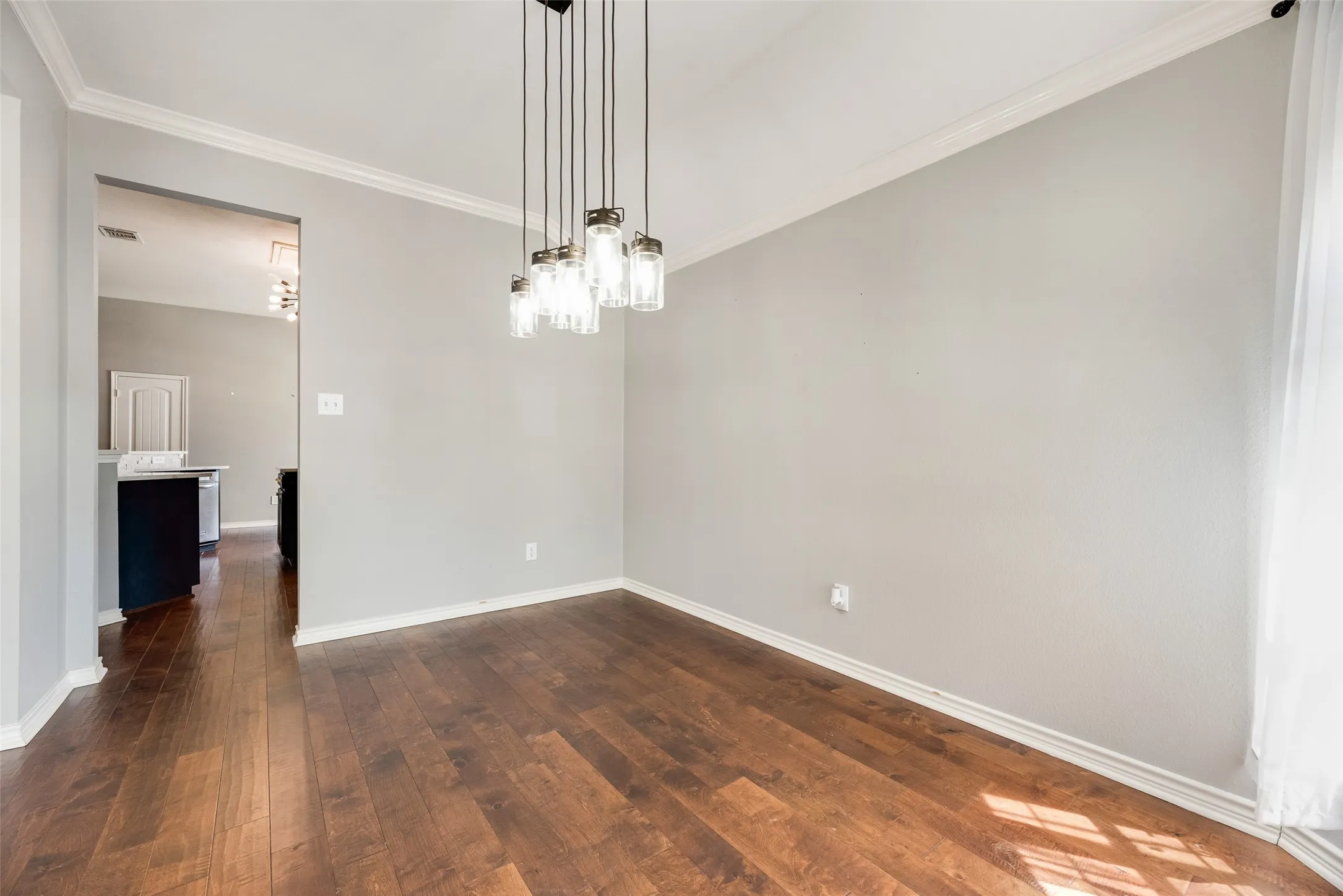 Single Family Residence For Sale in Collin County , 349 Apache Trail, Murphy, Texas 75094, 3 Bedroom, 2 Bathroom, 2 Garage spaces, 2,552 Sqft, built in 2006, mls#21389348, Real Estate Agent in Murphy, Homes For Sale in Collin county, Homes For Sale in Murphy, Realtor in Murphy Texas, Real Estate Brokerage Independent Realty Texas, Luminita Cordes Realtor