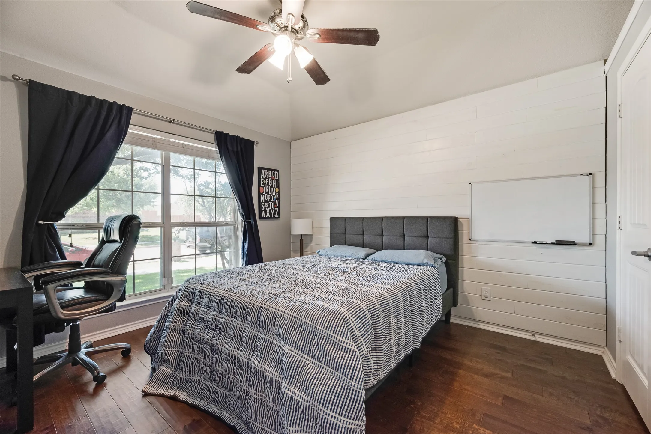 Single Family Residence For Sale in Collin County , 349 Apache Trail, Murphy, Texas 75094, 3 Bedroom, 2 Bathroom, 2 Garage spaces, 2,552 Sqft, built in 2006, mls#21389348, Real Estate Agent in Murphy, Homes For Sale in Collin county, Homes For Sale in Murphy, Realtor in Murphy Texas, Real Estate Brokerage Independent Realty Texas, Luminita Cordes Realtor