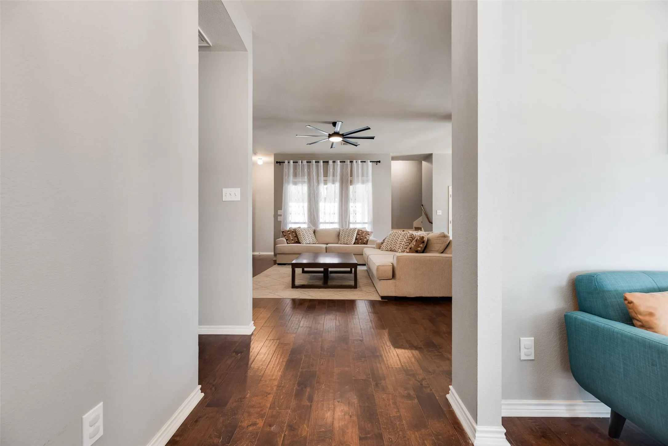 Single Family Residence For Sale in Collin County , 349 Apache Trail, Murphy, Texas 75094, 3 Bedroom, 2 Bathroom, 2 Garage spaces, 2,552 Sqft, built in 2006, mls#21389348, Real Estate Agent in Murphy, Homes For Sale in Collin county, Homes For Sale in Murphy, Realtor in Murphy Texas, Real Estate Brokerage Independent Realty Texas, Luminita Cordes Realtor