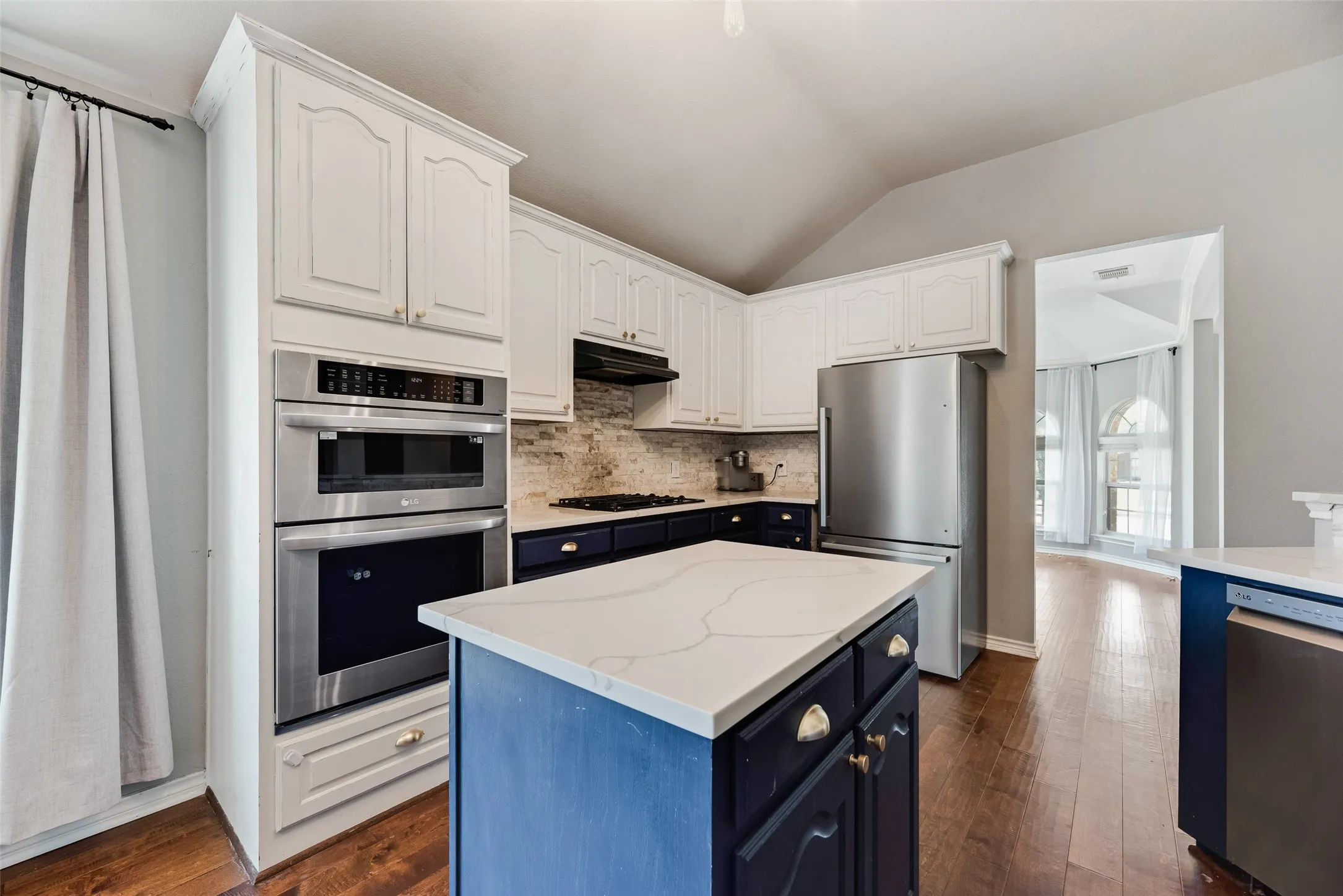 Single Family Residence For Sale in Collin County , 349 Apache Trail, Murphy, Texas 75094, 3 Bedroom, 2 Bathroom, 2 Garage spaces, 2,552 Sqft, built in 2006, mls#21389348, Real Estate Agent in Murphy, Homes For Sale in Collin county, Homes For Sale in Murphy, Realtor in Murphy Texas, Real Estate Brokerage Independent Realty Texas, Luminita Cordes Realtor