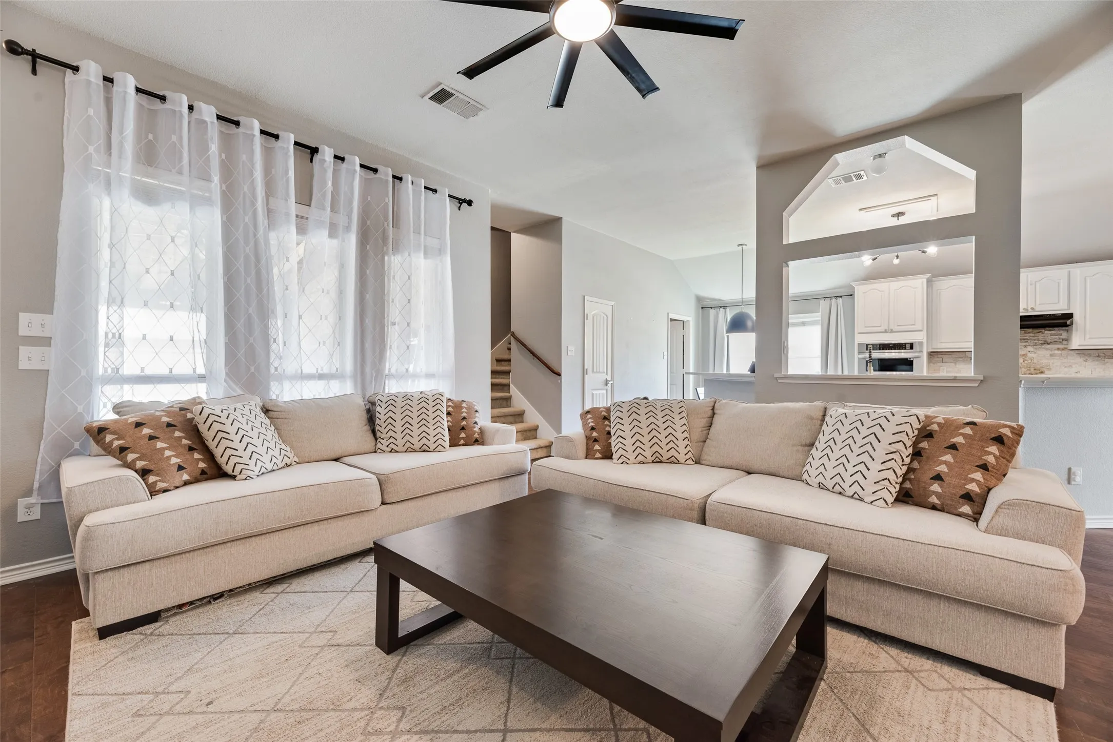 Single Family Residence For Sale in Collin County , 349 Apache Trail, Murphy, Texas 75094, 3 Bedroom, 2 Bathroom, 2 Garage spaces, 2,552 Sqft, built in 2006, mls#21389348, Real Estate Agent in Murphy, Homes For Sale in Collin county, Homes For Sale in Murphy, Realtor in Murphy Texas, Real Estate Brokerage Independent Realty Texas, Luminita Cordes Realtor
