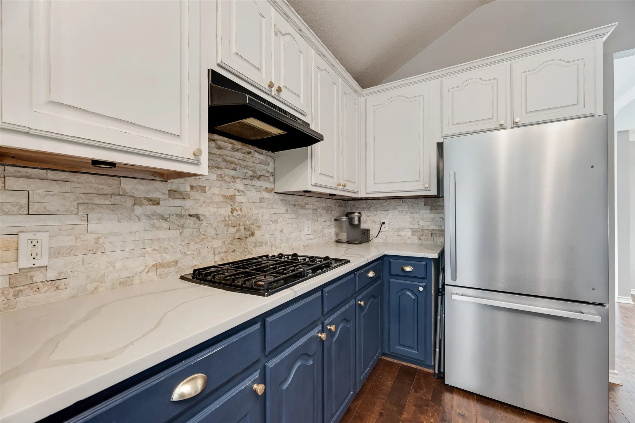 Single Family Residence For Sale in Collin County , 349 Apache Trail, Murphy, Texas 75094, 3 Bedroom, 2 Bathroom, 2 Garage spaces, 2,552 Sqft, built in 2006, mls#21389348, Real Estate Agent in Murphy, Homes For Sale in Collin county, Homes For Sale in Murphy, Realtor in Murphy Texas, Real Estate Brokerage Independent Realty Texas, Luminita Cordes Realtor