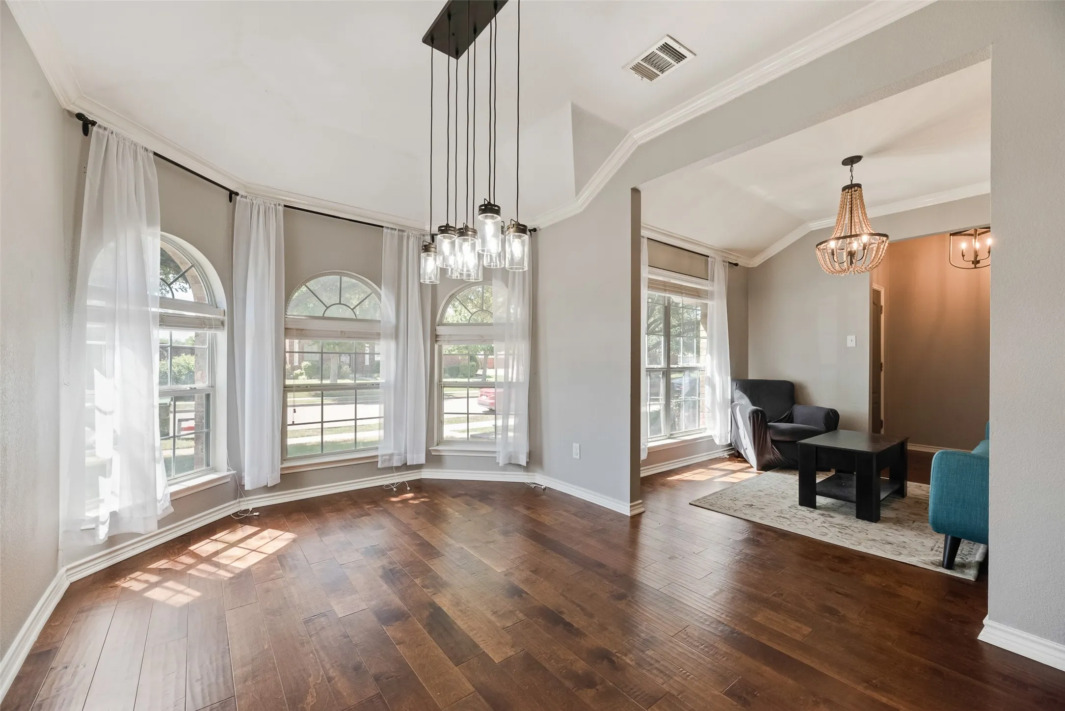 Single Family Residence For Sale in Collin County , 349 Apache Trail, Murphy, Texas 75094, 3 Bedroom, 2 Bathroom, 2 Garage spaces, 2,552 Sqft, built in 2006, mls#21389348, Real Estate Agent in Murphy, Homes For Sale in Collin county, Homes For Sale in Murphy, Realtor in Murphy Texas, Real Estate Brokerage Independent Realty Texas, Luminita Cordes Realtor